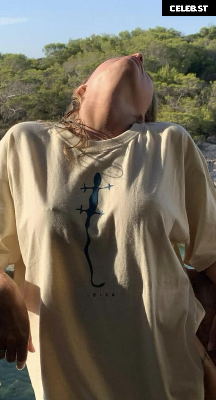 Tantot Twins - Pauline (@popstantot) &amp; Mathilde (@mathildtantot) Image 3953897