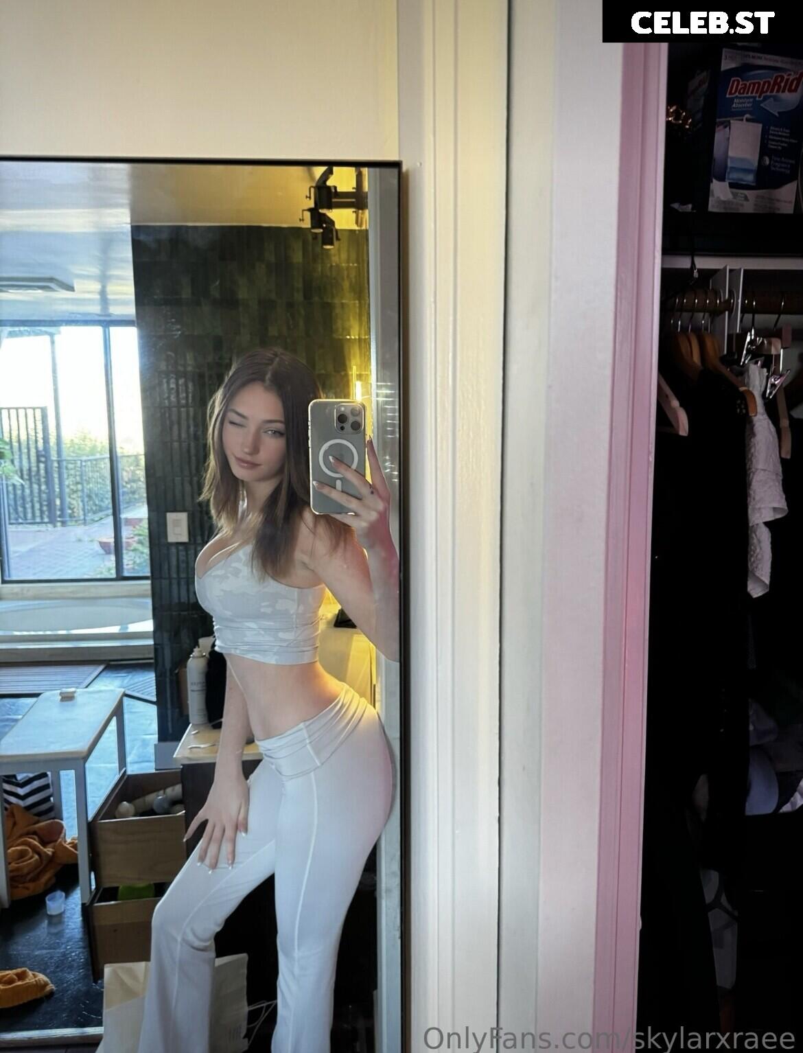 Lacy Lotus - Skylarxrae Image 3941639