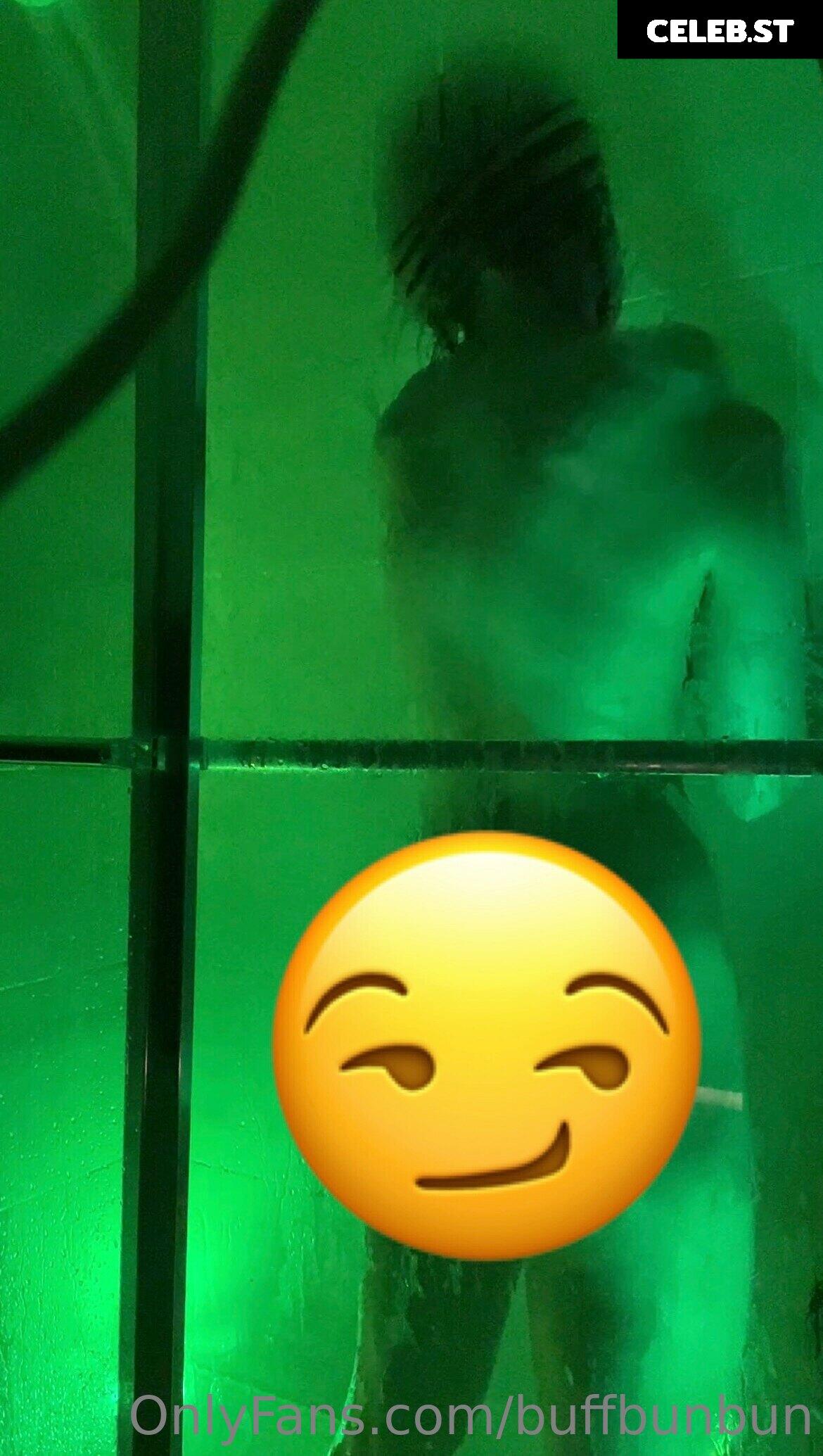 womanwearingred / Buffbunnymika / Buffbunbun Image 3948786