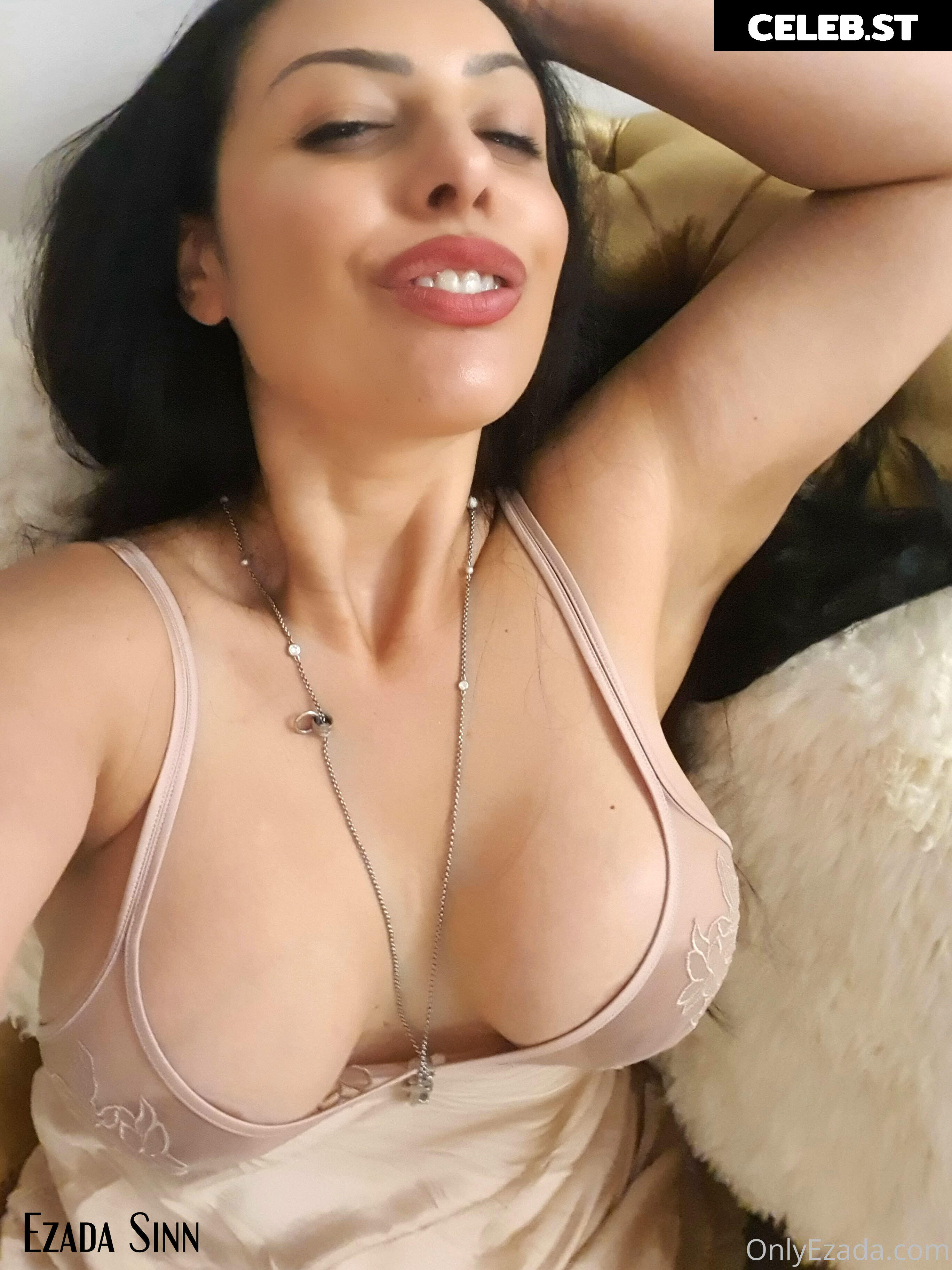 Ezada Sinn / ezada Image 3902245