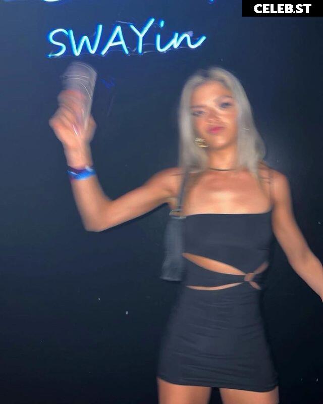 Chloe Legler Image 3482361