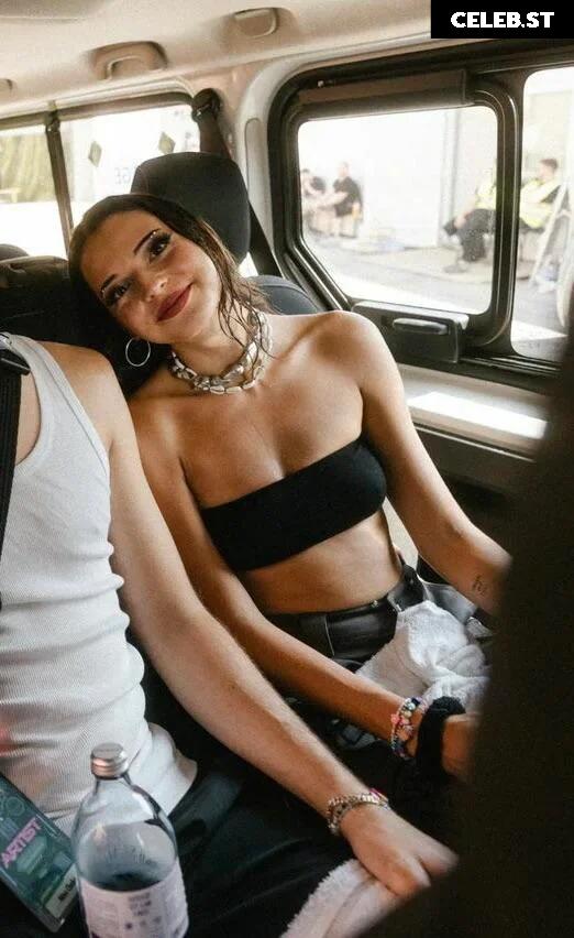 Nina Chuba Image 3483331