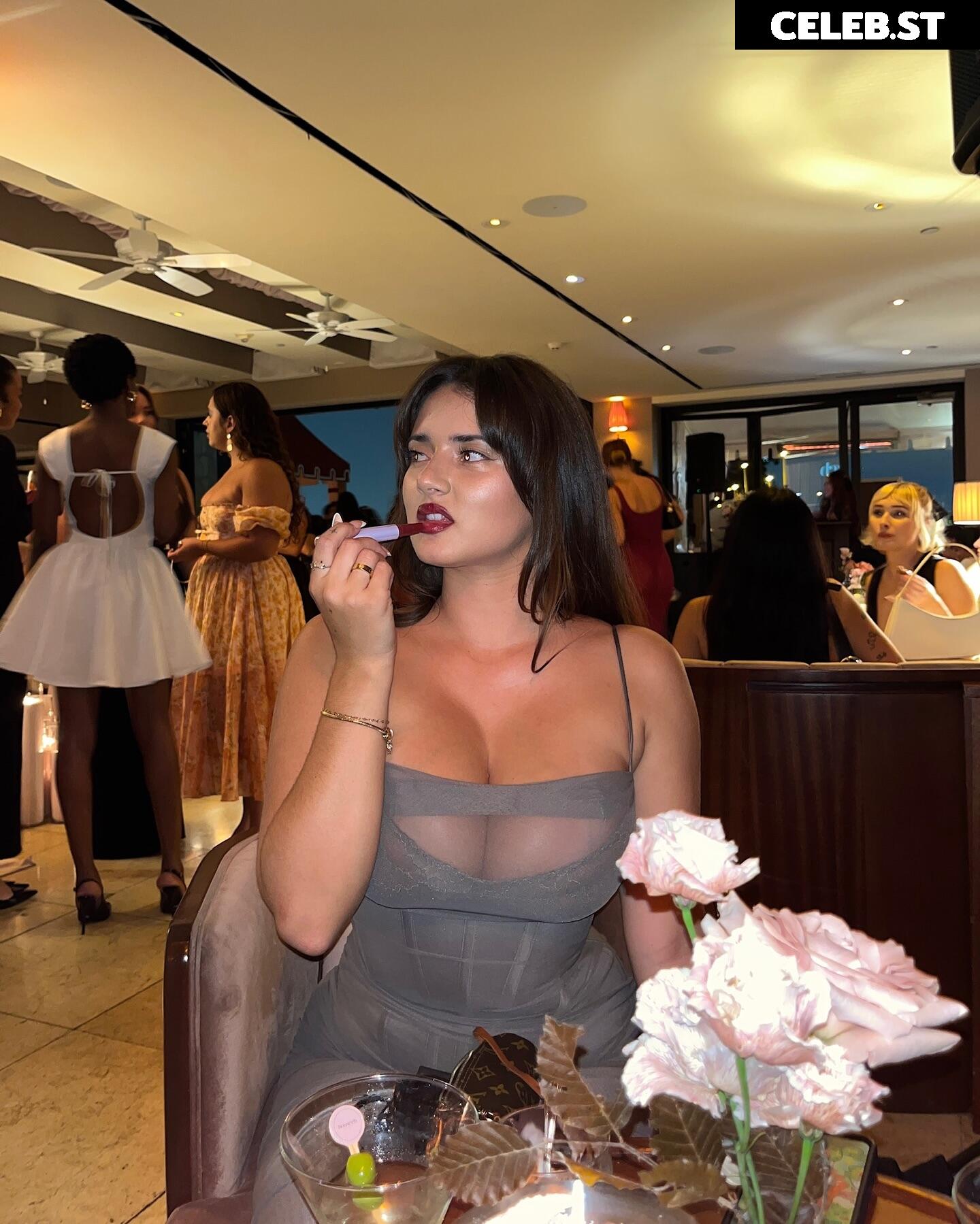 Sarah Curr (@sarahcurr) Image 3488883