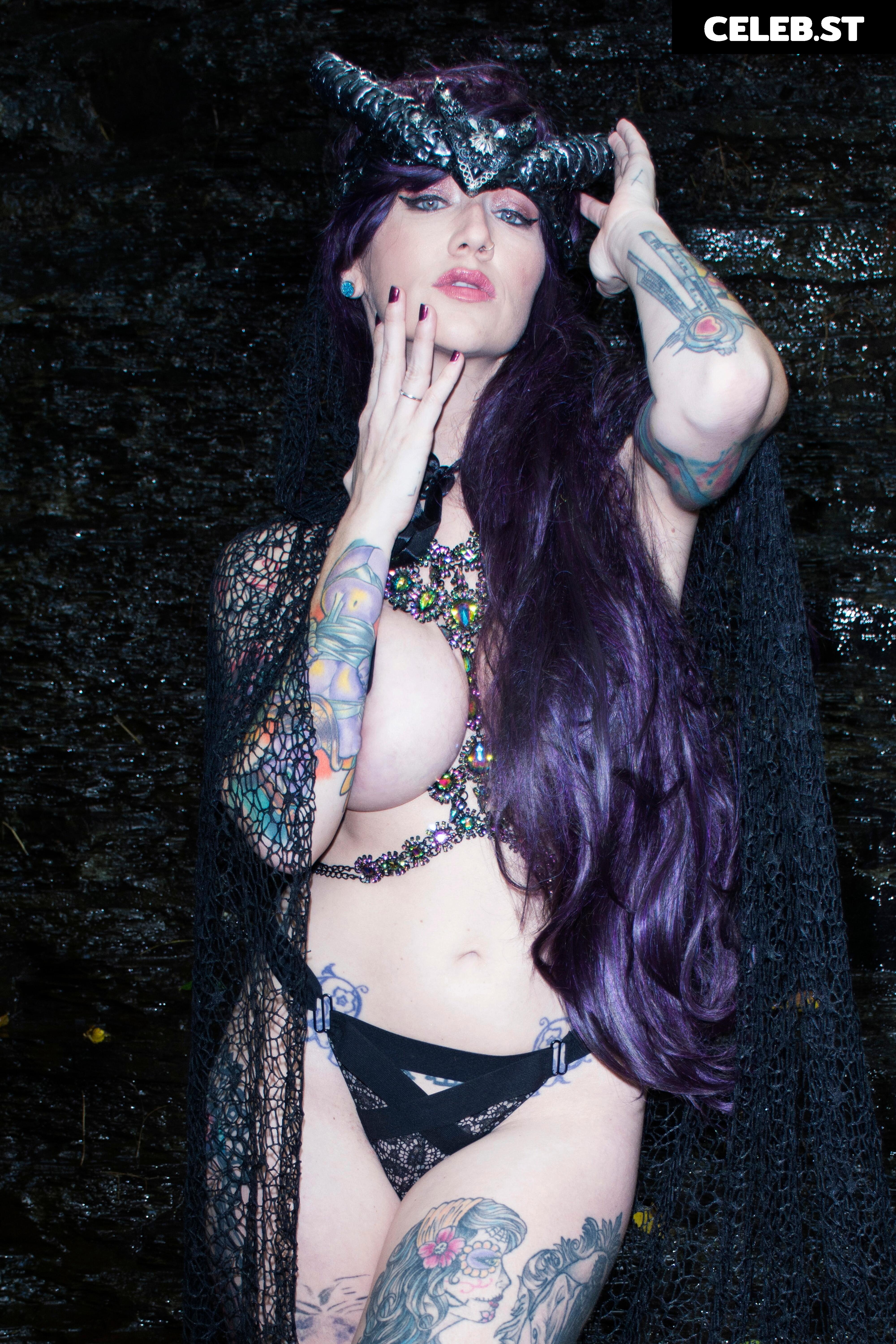 Erica Fett Image 3418183
