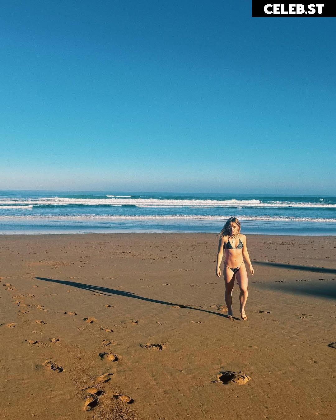 Clara Galle Image 3407639