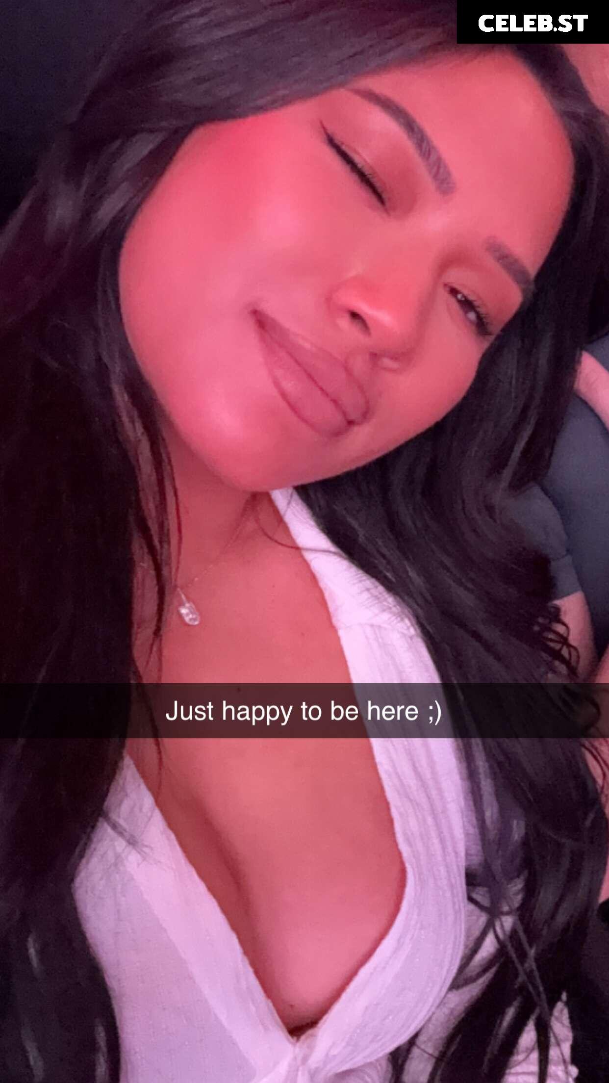 Julia Kelly Image 3595583