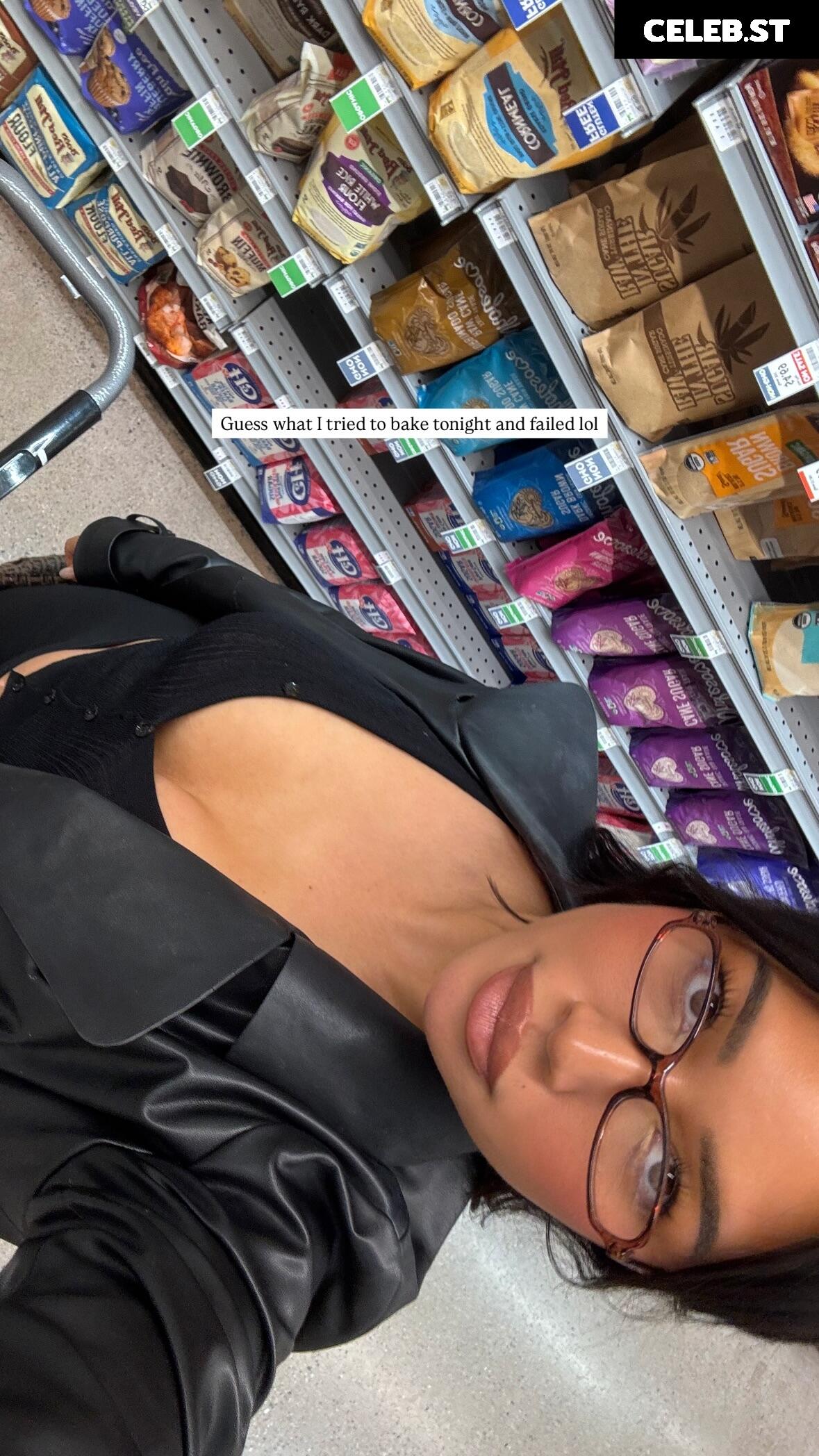 Julia Kelly Image 3596604