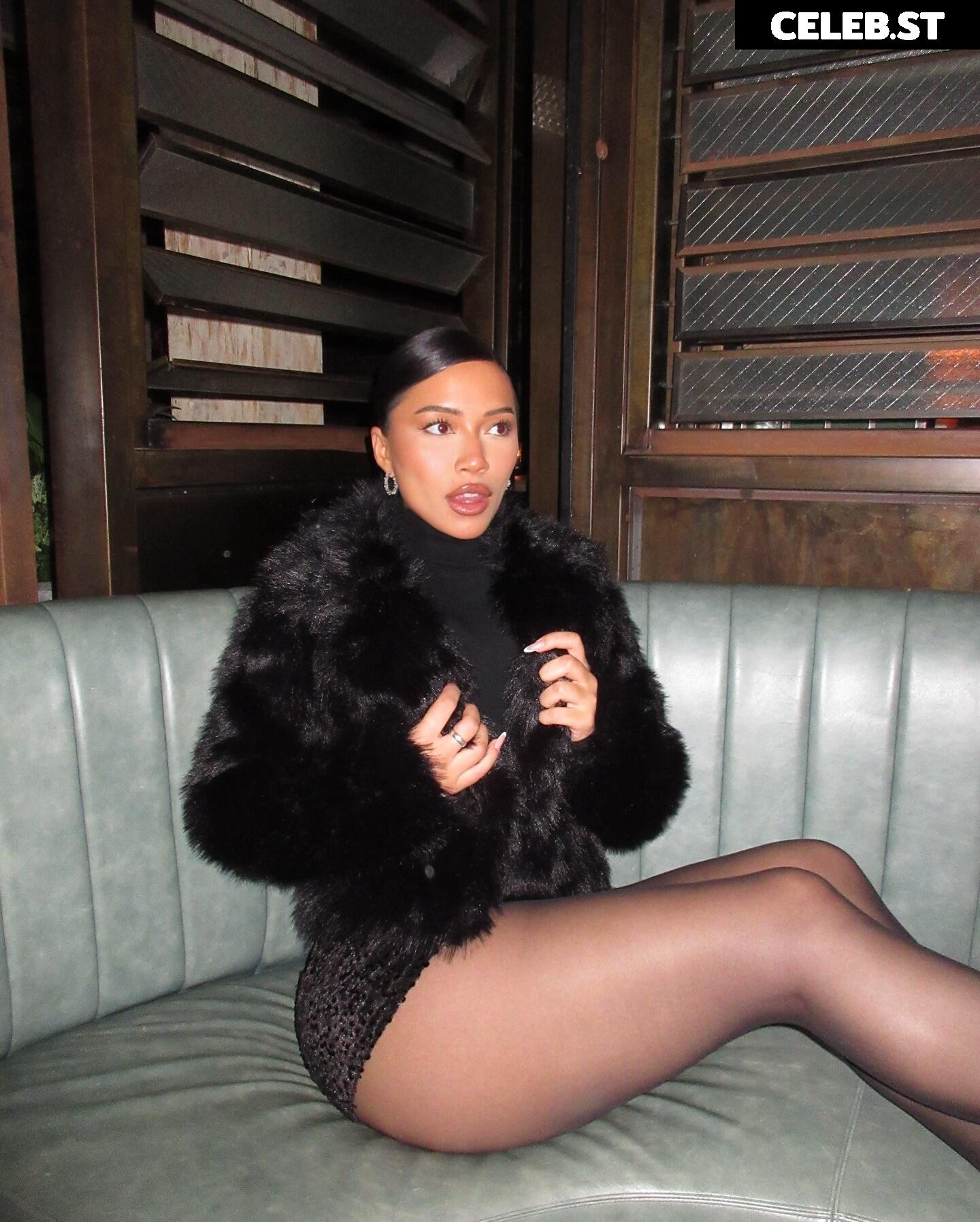 Julia Kelly Image 3594674