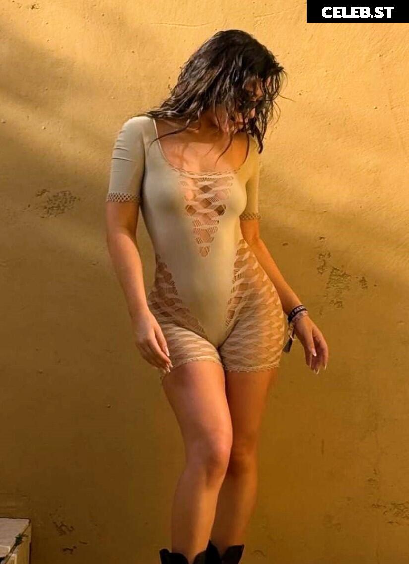 Julia Kelly Image 3592597