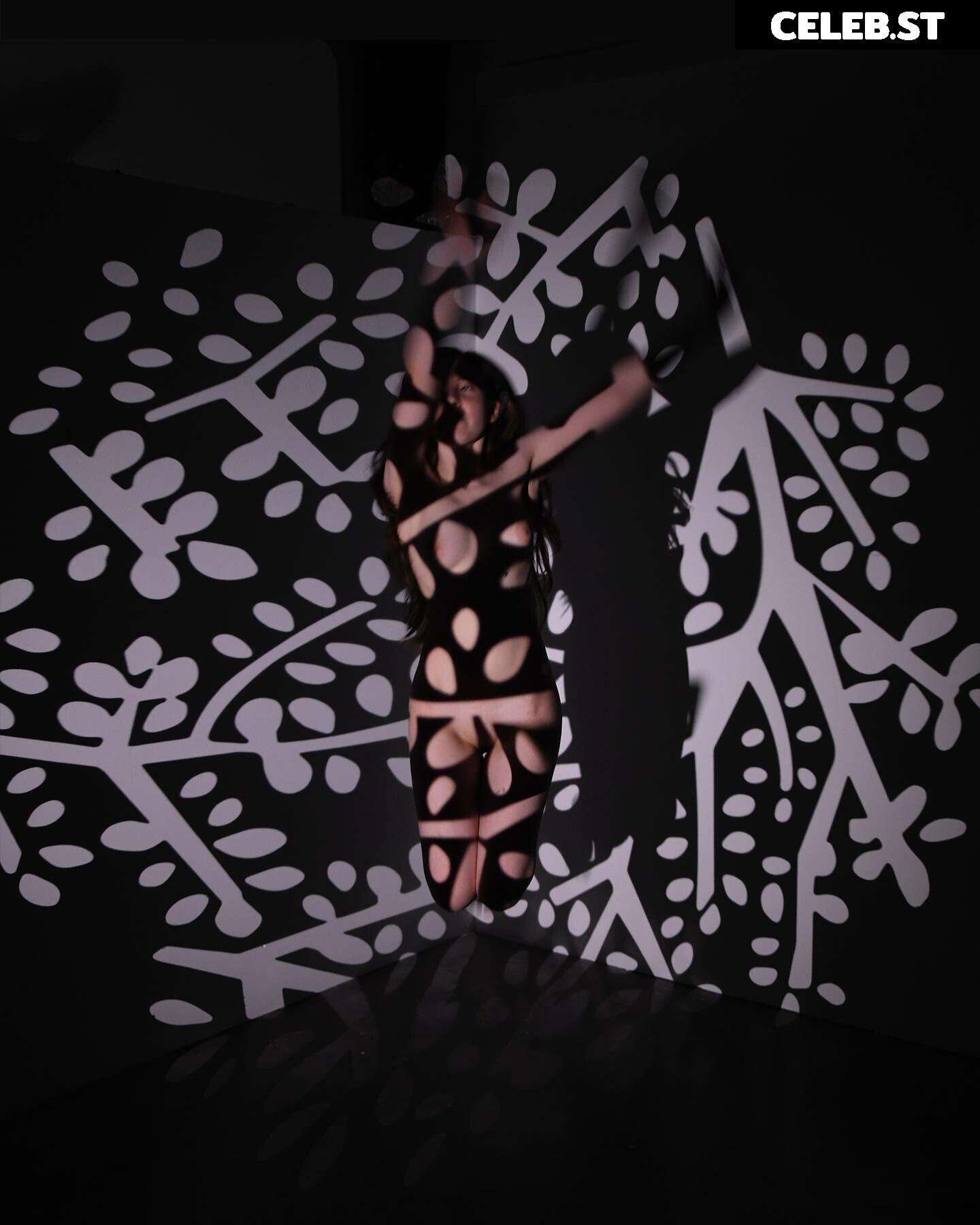 Curious_Hour / mirrajean Image 3593003