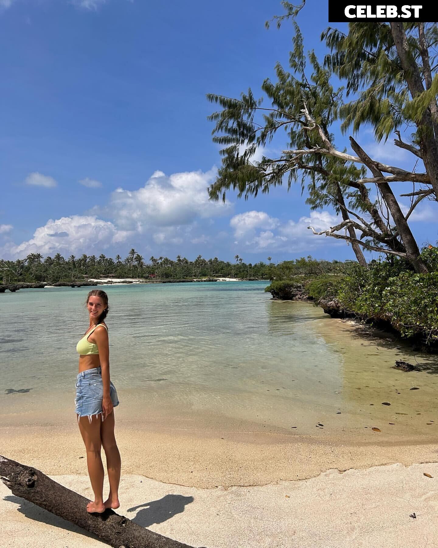 Emily Feld - emily.feld Image 3590347