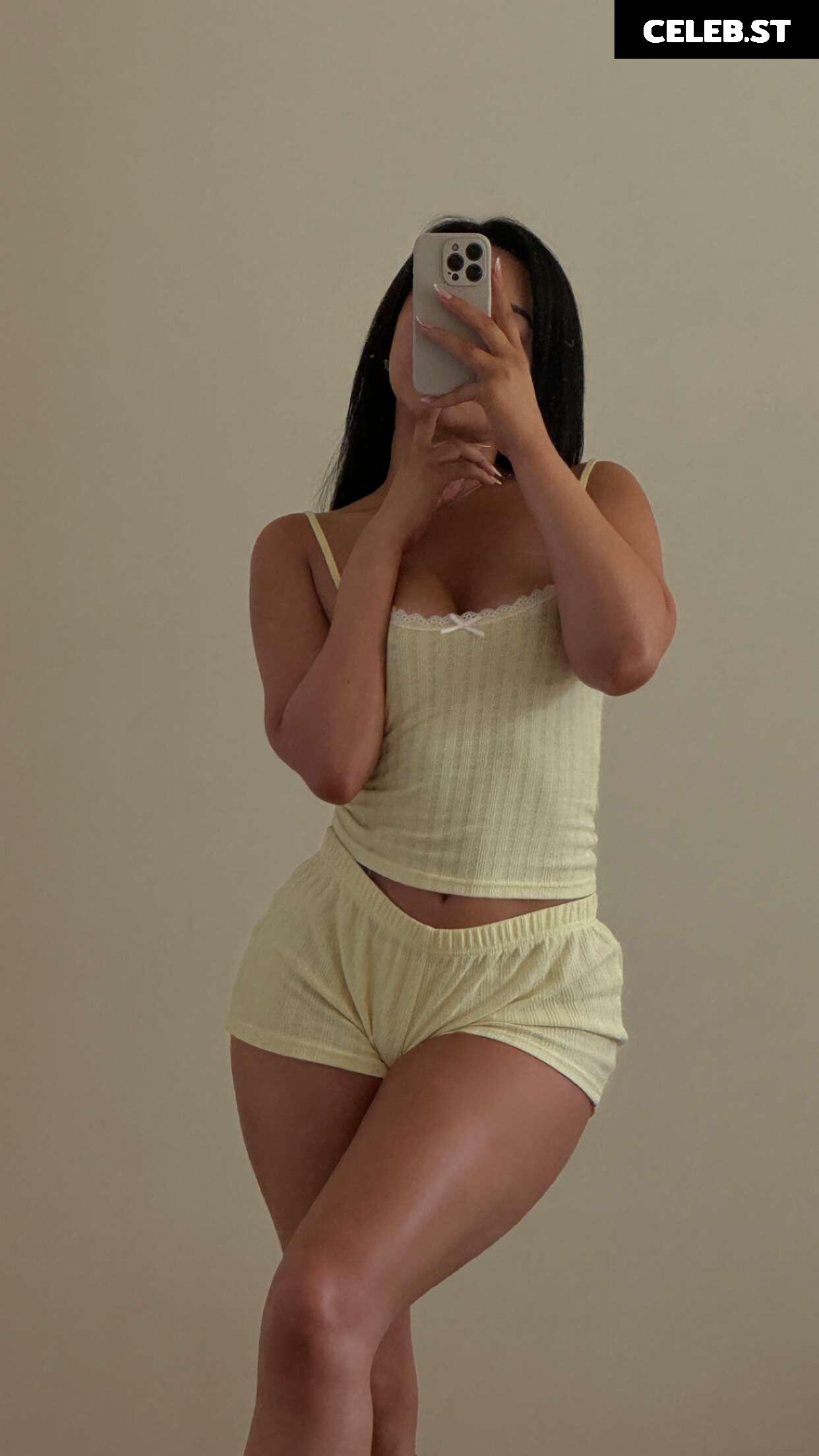 Julia Kelly Image 3586818