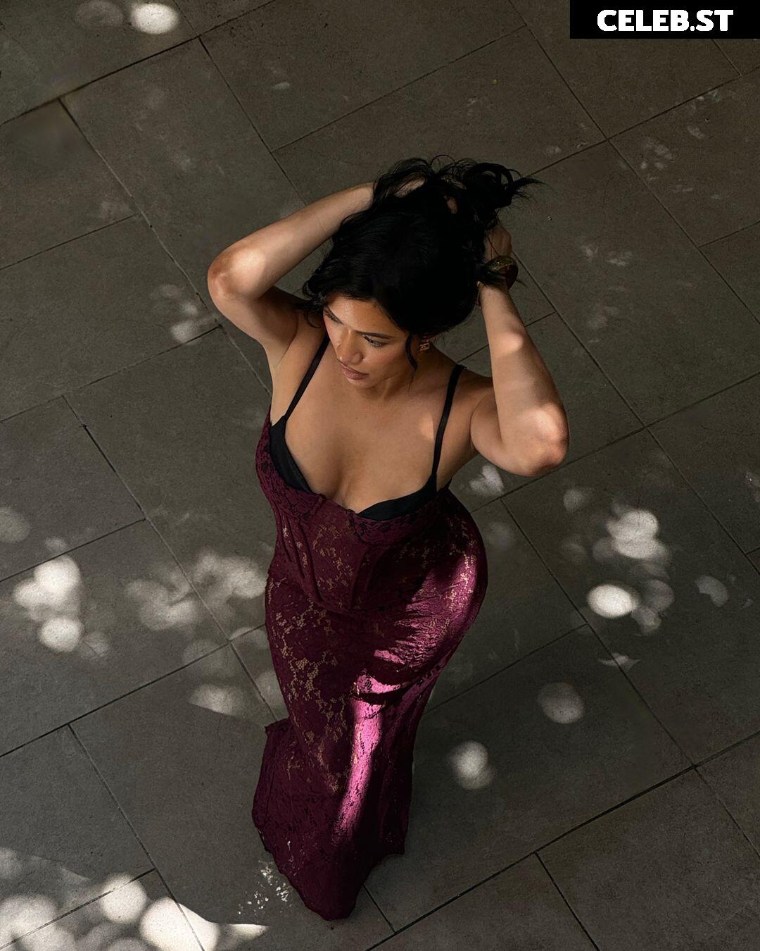Julia Kelly Image 3586310