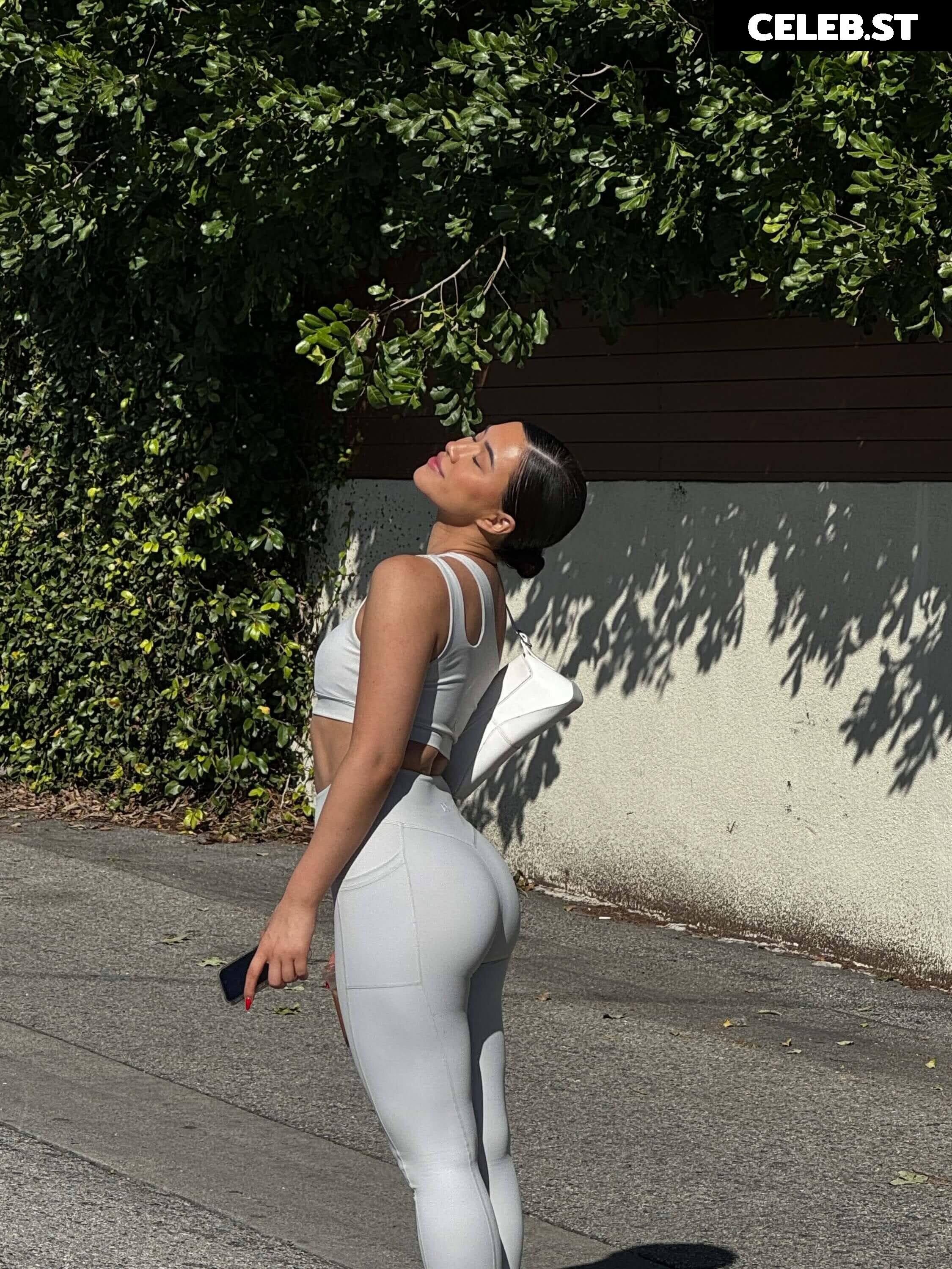 Julia Kelly Image 3582199
