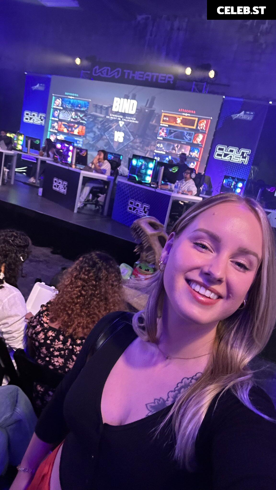 Sonja Reid aka OMGitsfirefoxx Image 3580882