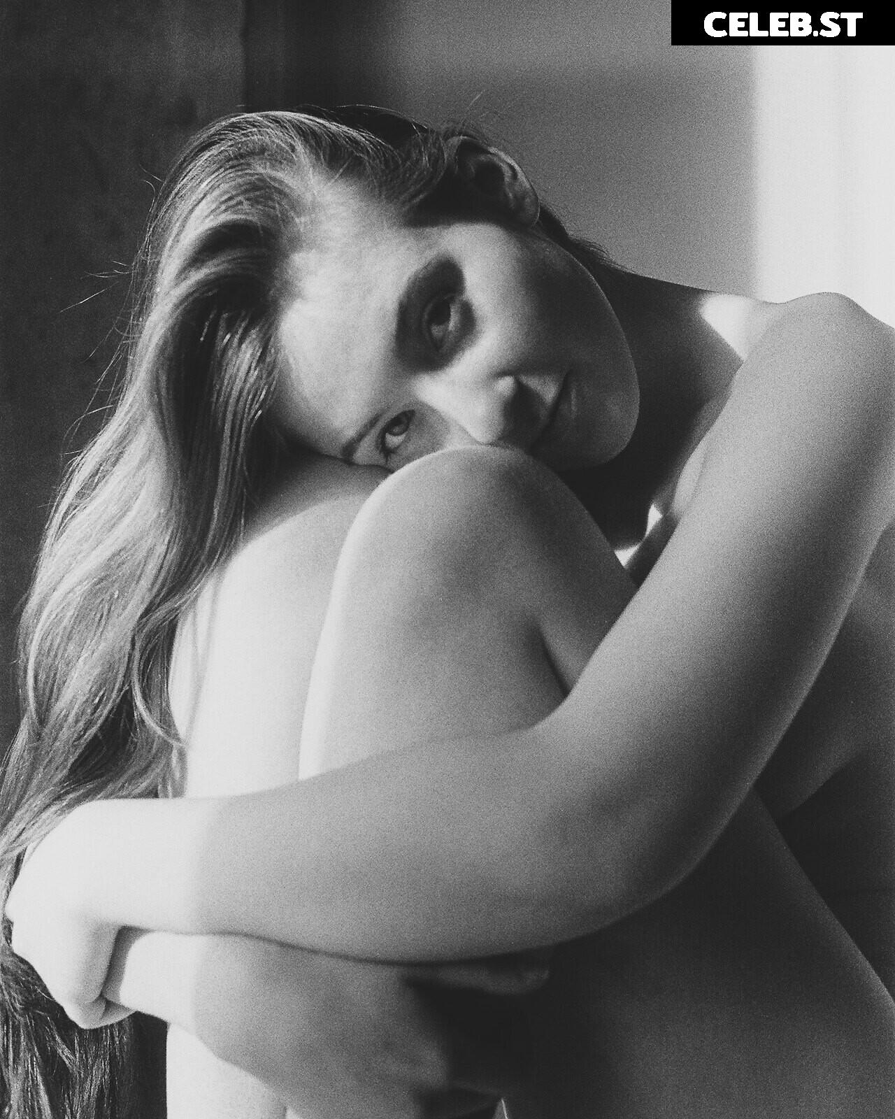 Curious_Hour / mirrajean Image 3589071