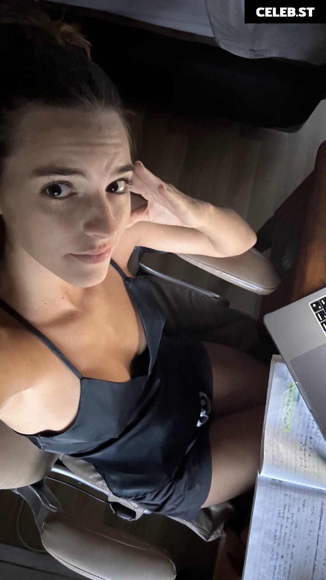 Emily Feld - emily.feld Image 3588618