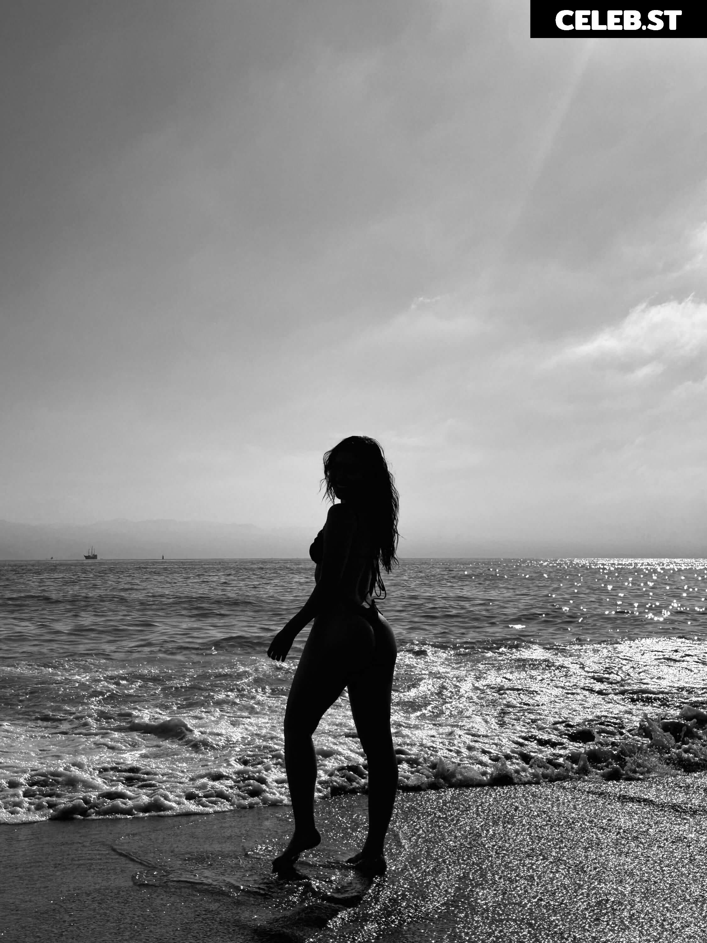 Julia Kelly Image 3578656