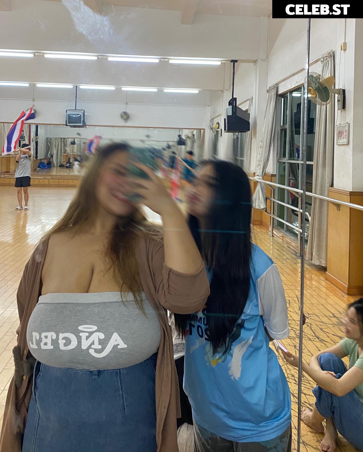 fhong_fionax / Chayada Dulyasatien (Busty Thai Model) Image 3578195