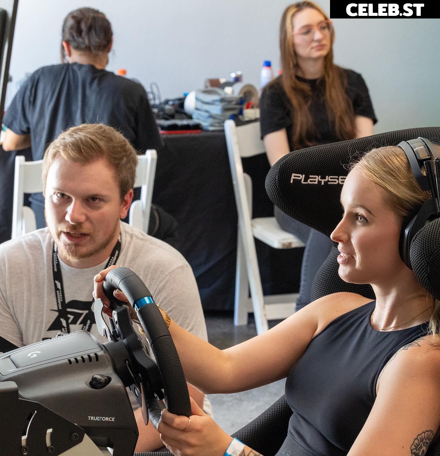 Sonja Reid aka OMGitsfirefoxx Image 3566751