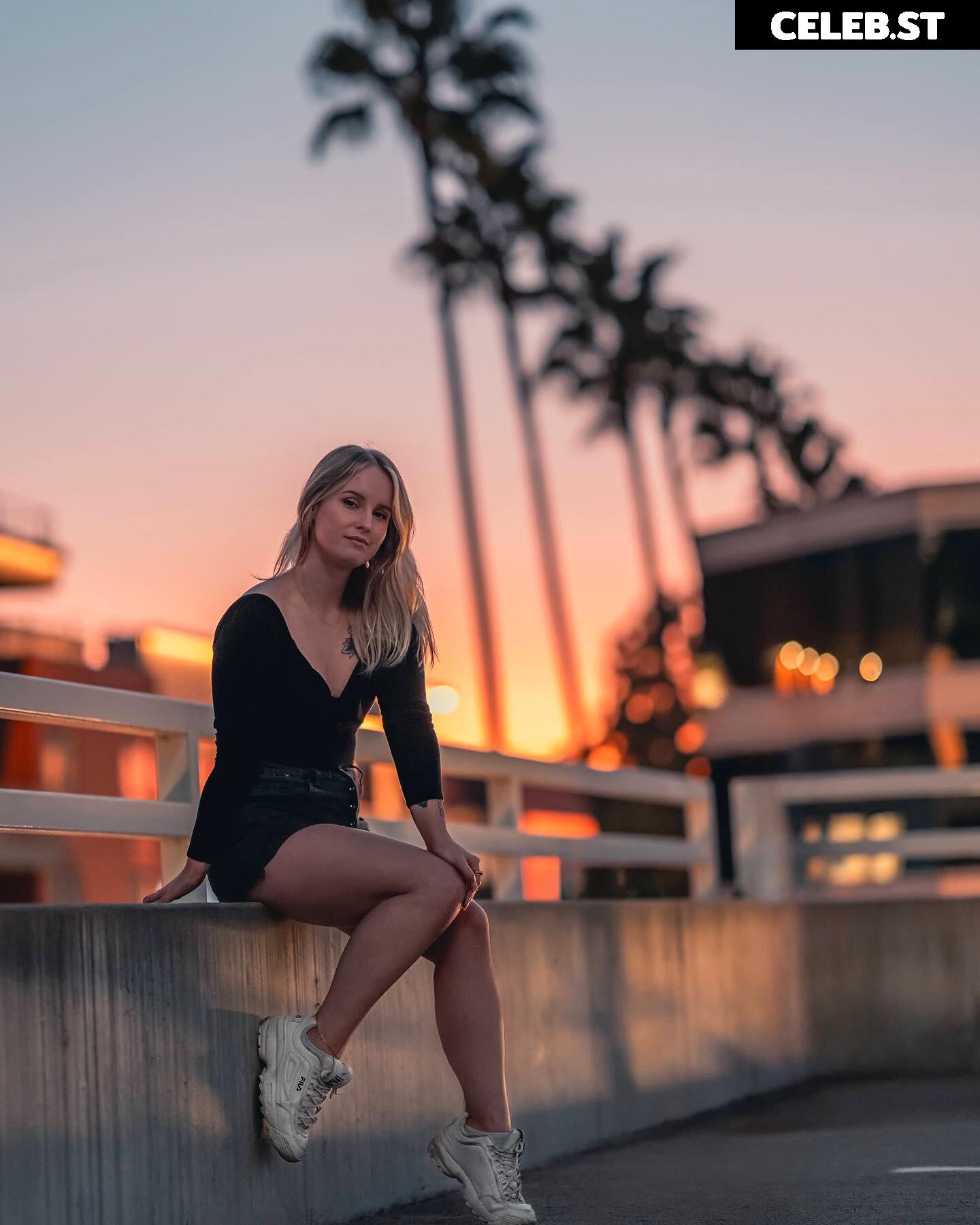 Sonja Reid aka OMGitsfirefoxx Image 3567353