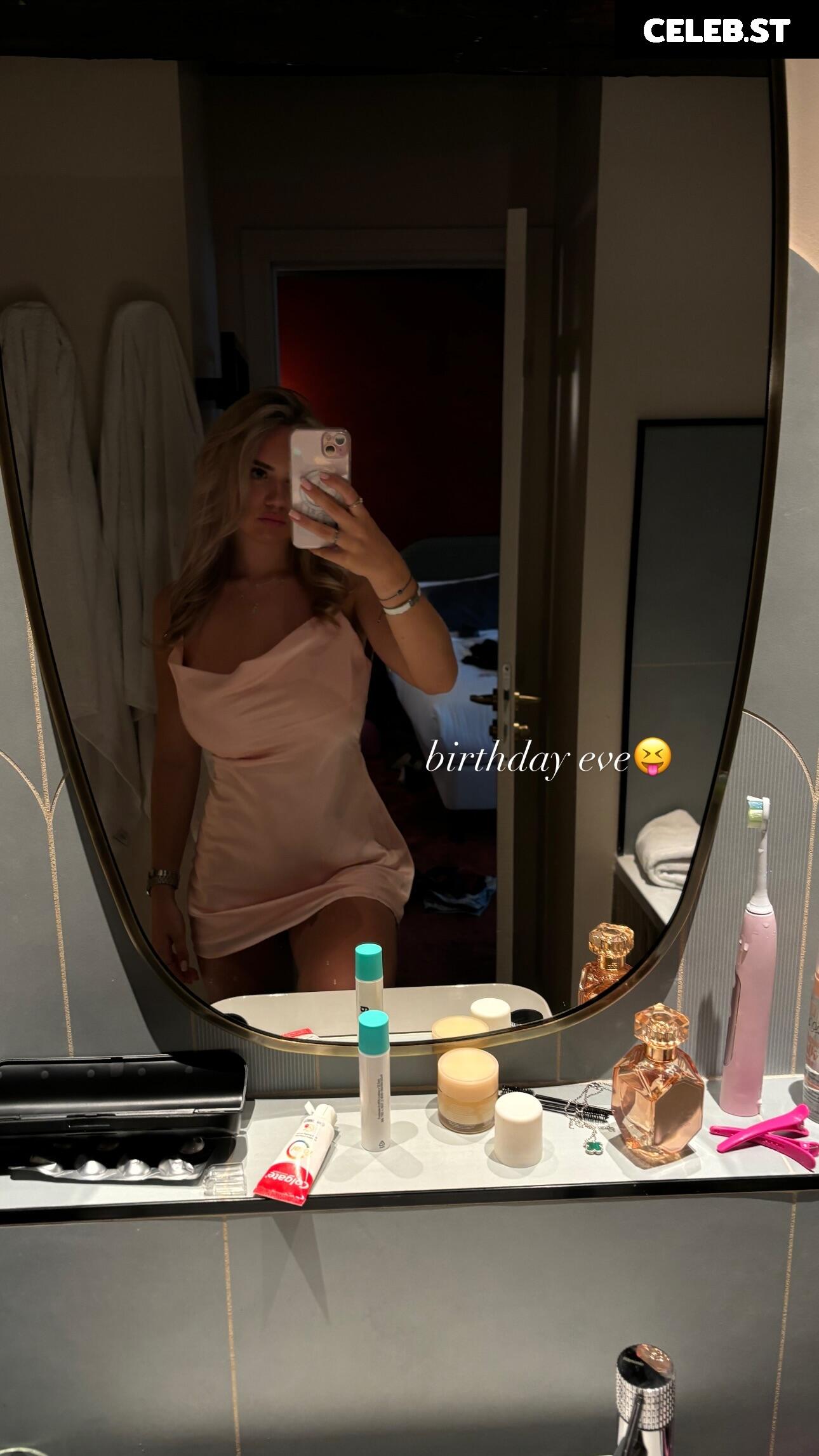Gazygabz3 / Gabi.daviesx Image 3562390