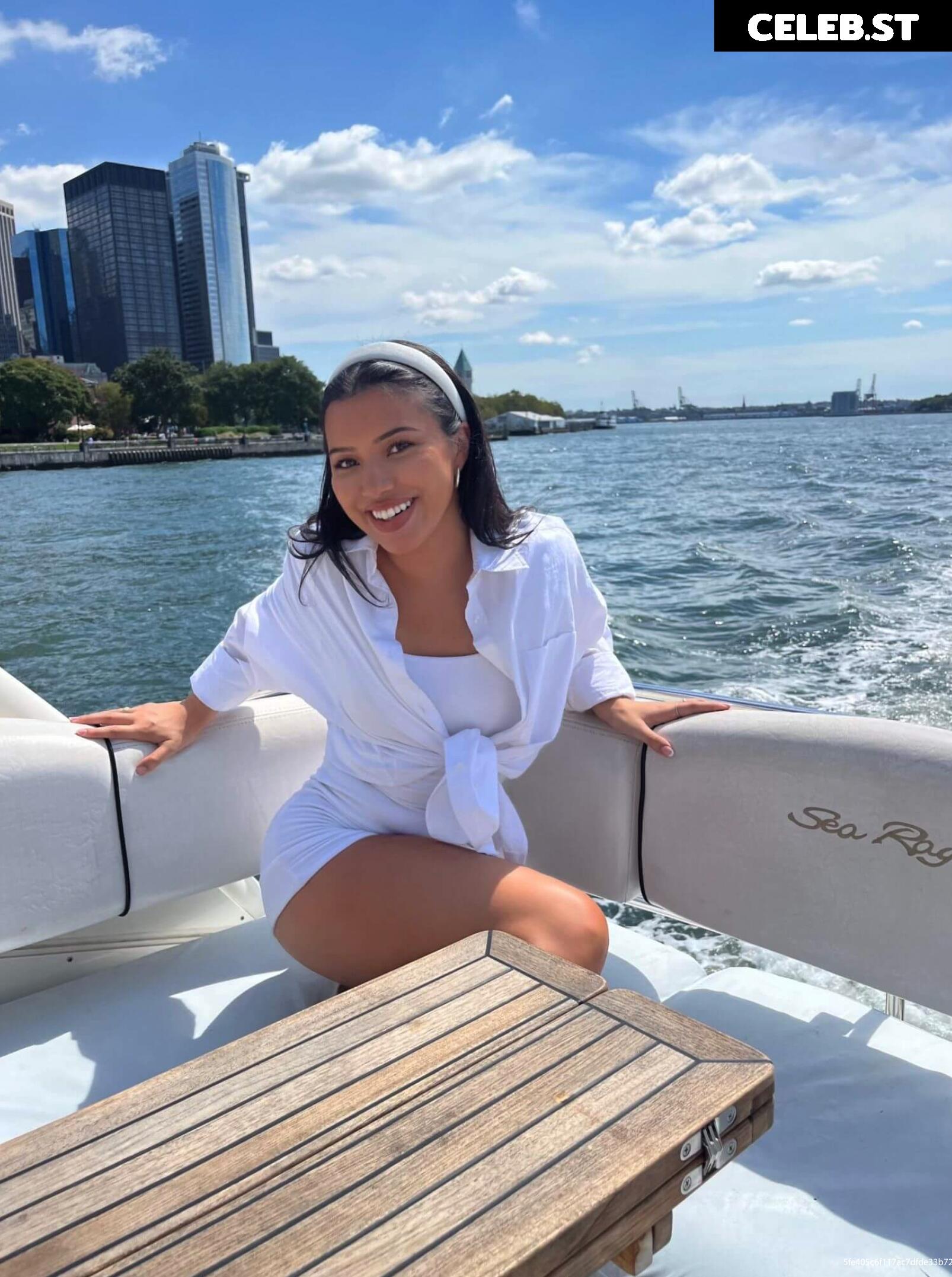 Julia Kelly Image 3563278