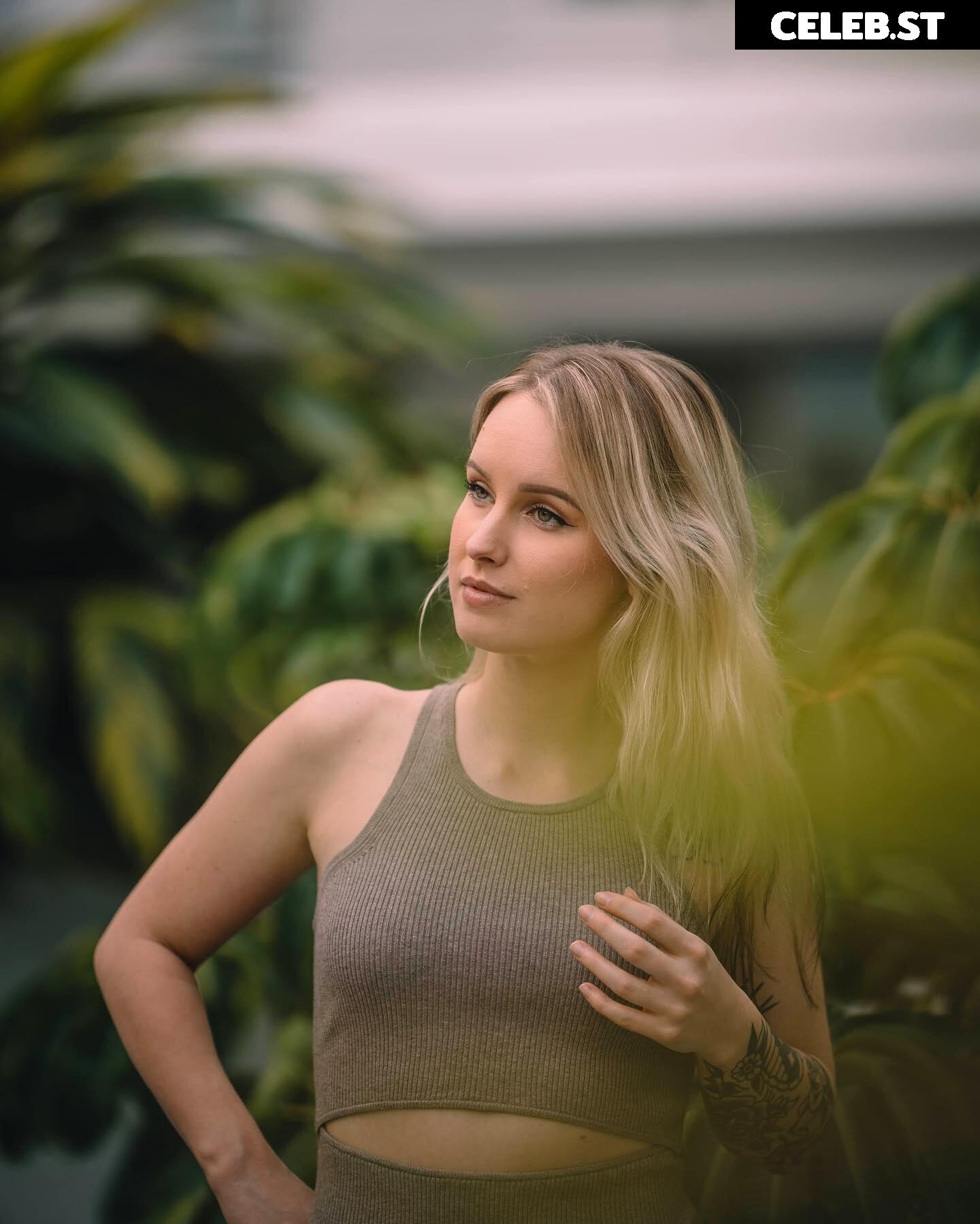 Sonja Reid aka OMGitsfirefoxx Image 3563975