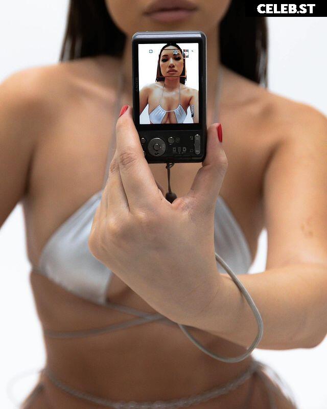 Julia Kelly Image 3569909