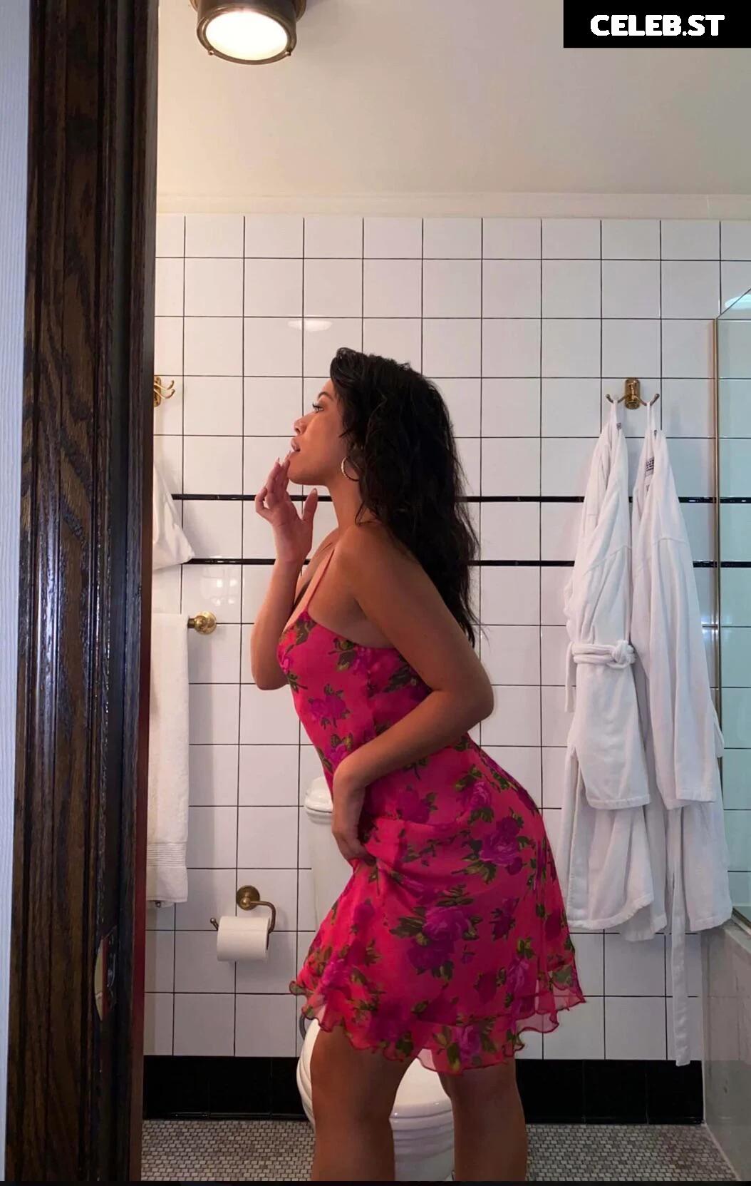 Julia Kelly Image 3555453