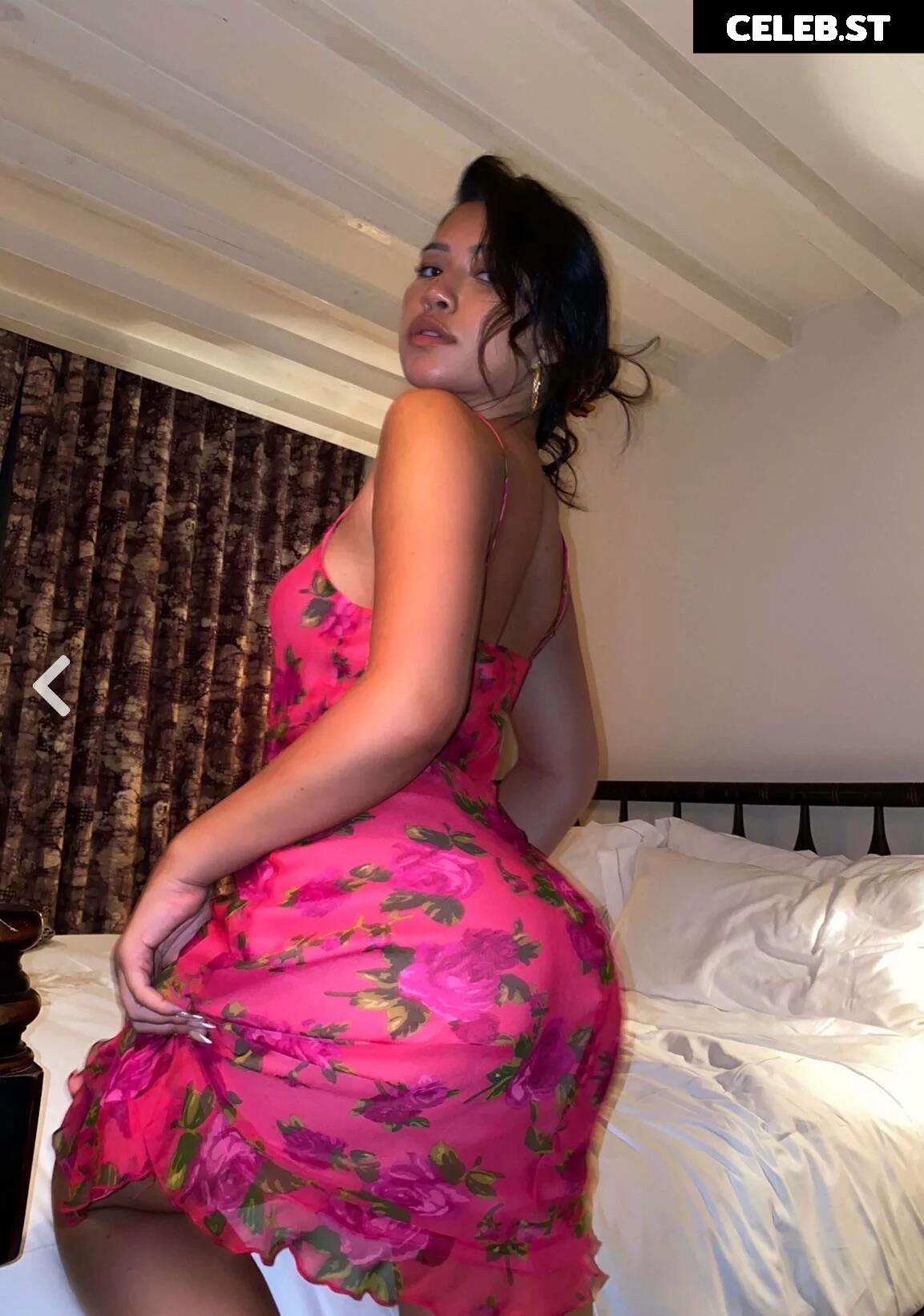 Julia Kelly Image 3555442