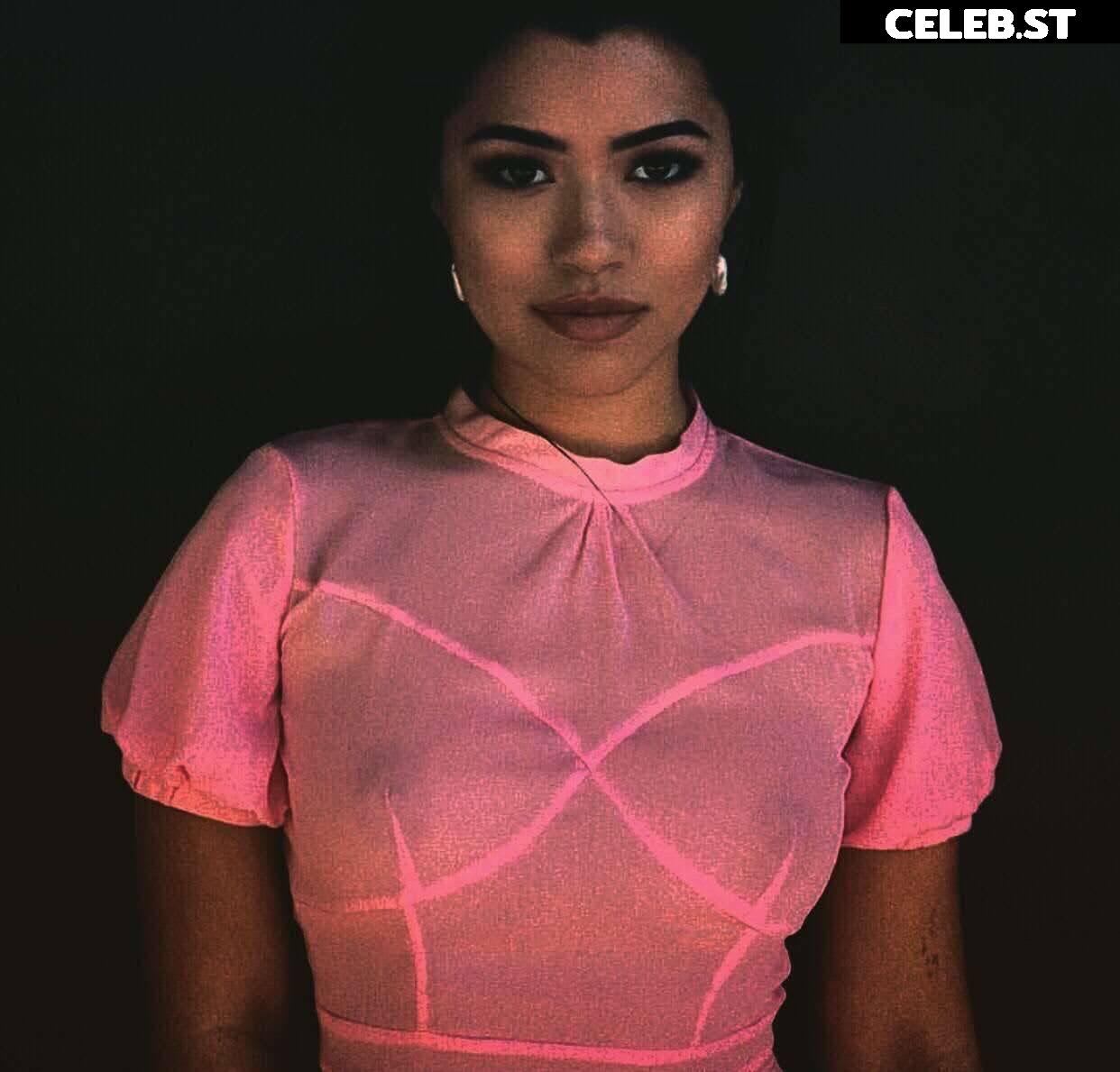 Julia Kelly Image 3555254