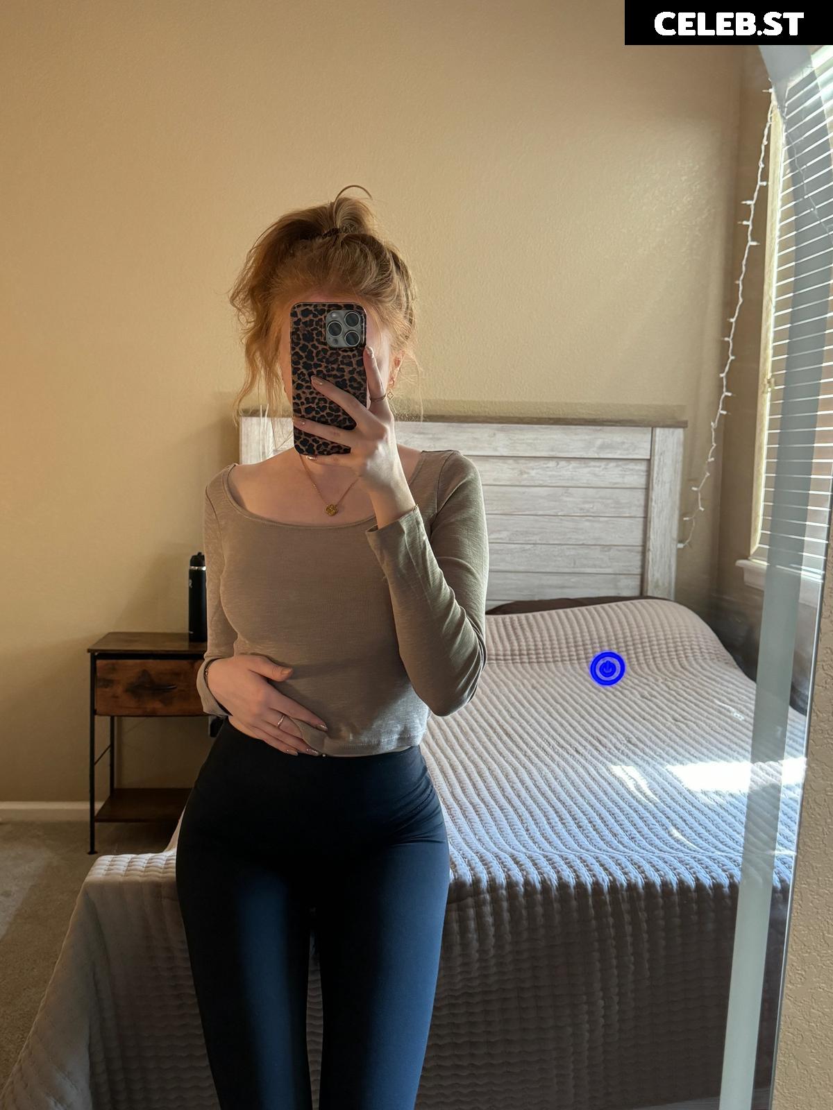 Makenna Kelly / Lifewithmak Image 3553663