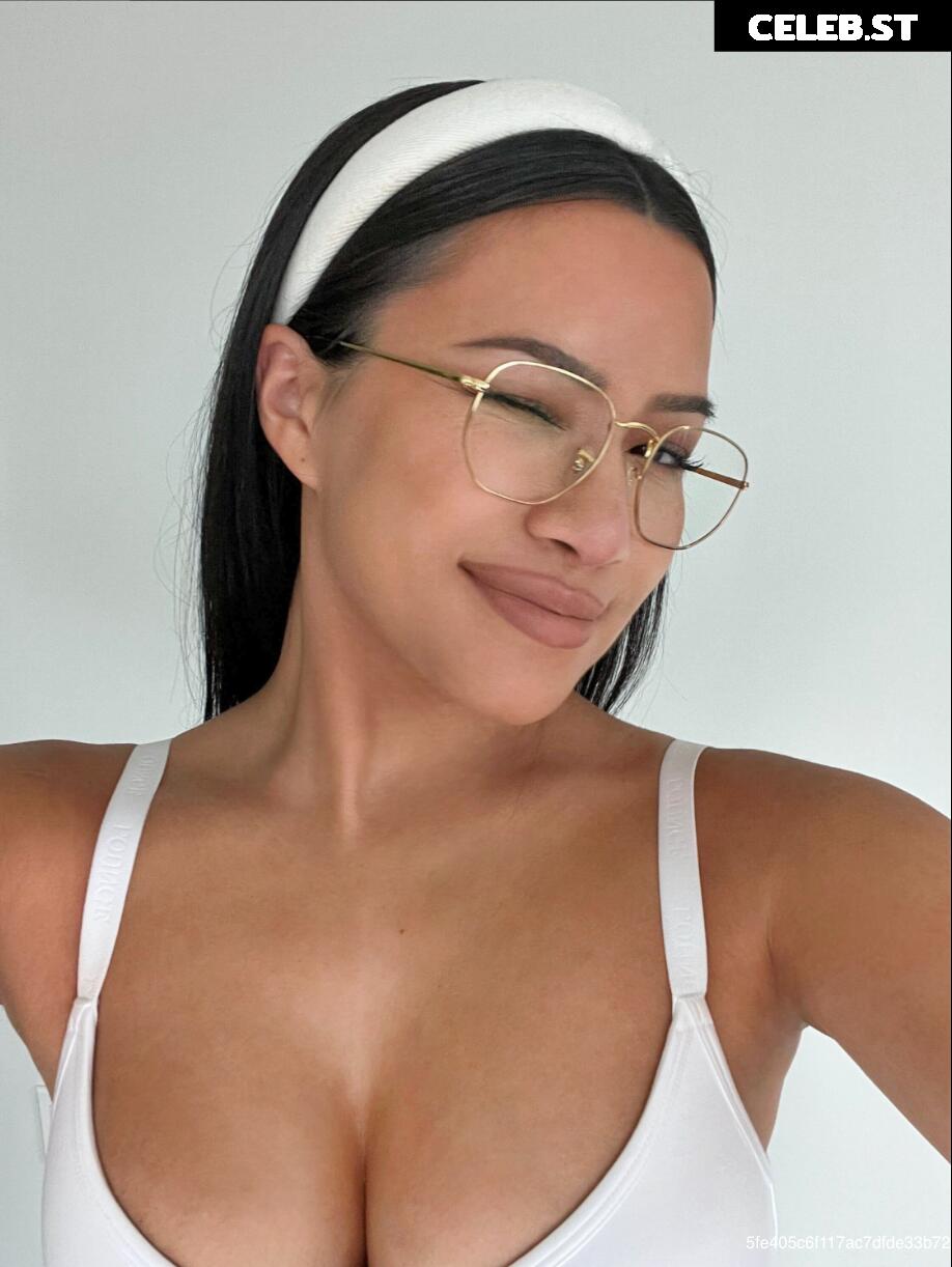 Julia Kelly Image 3553210