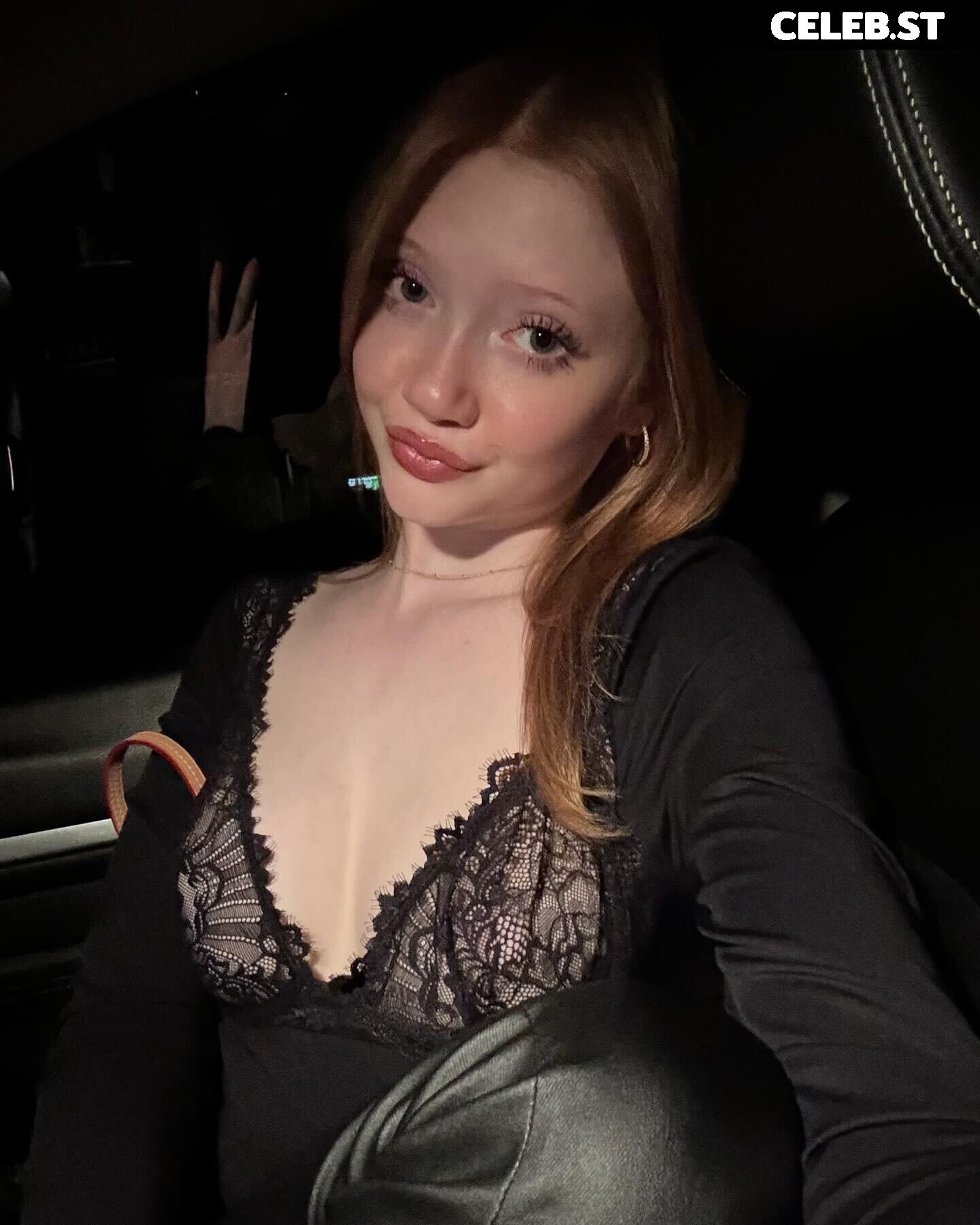 Makenna Kelly / Lifewithmak Image 3550025