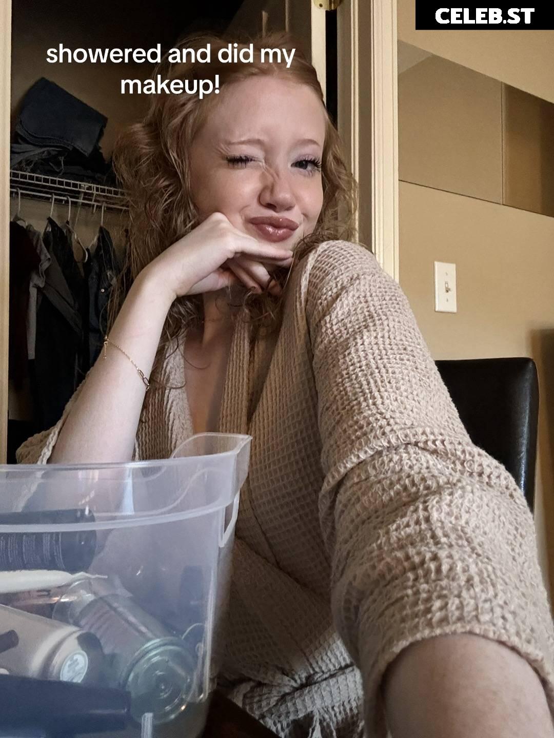 Makenna Kelly / Lifewithmak Image 3550381