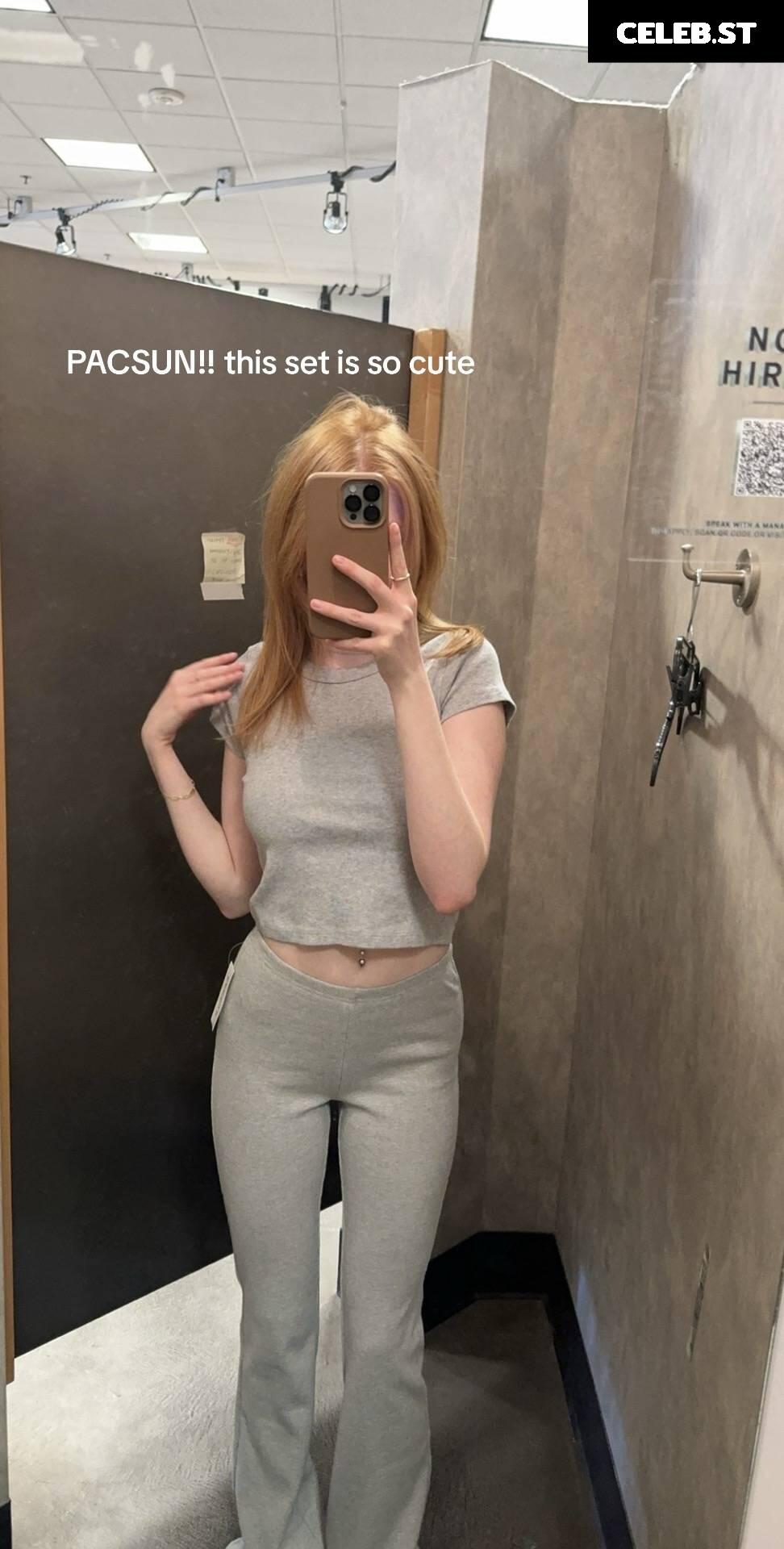 Makenna Kelly / Lifewithmak Image 3550210