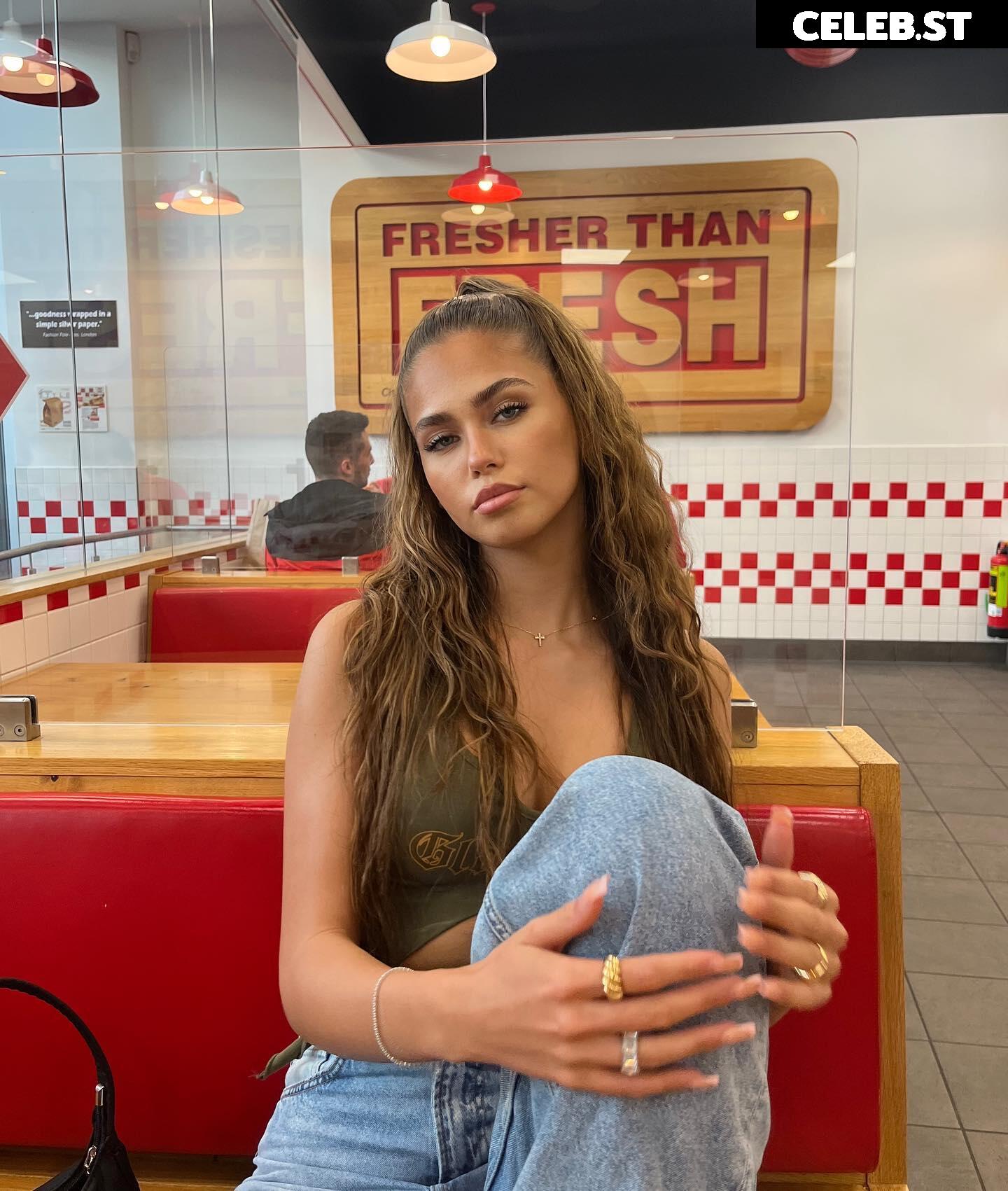 lara_giorr Image 3550914