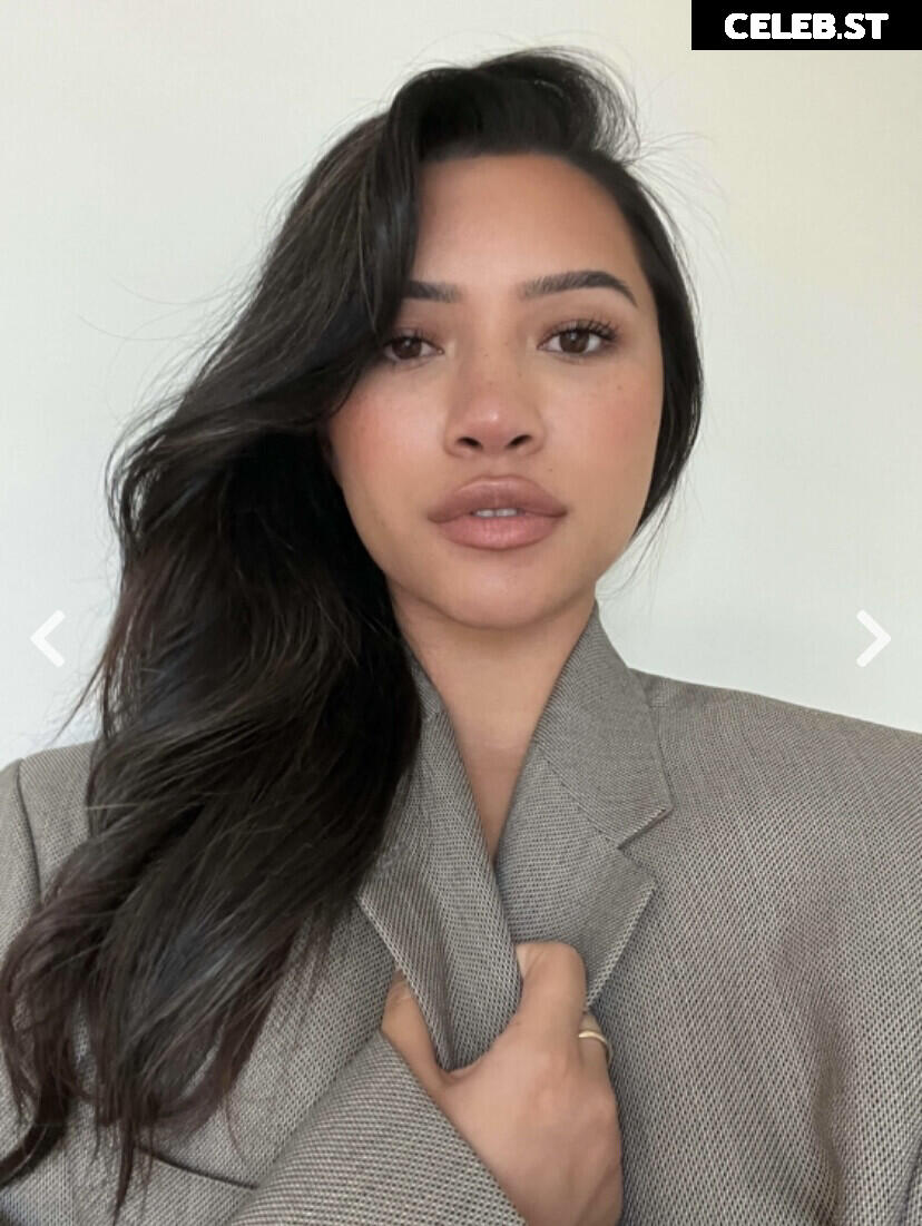 Julia Kelly Image 3559024