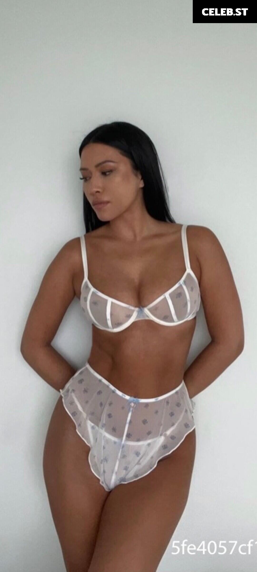 Julia Kelly Image 3559230