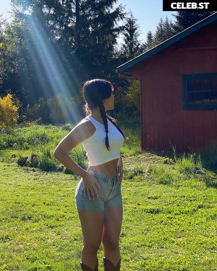 Julia Kelly Image 3558807