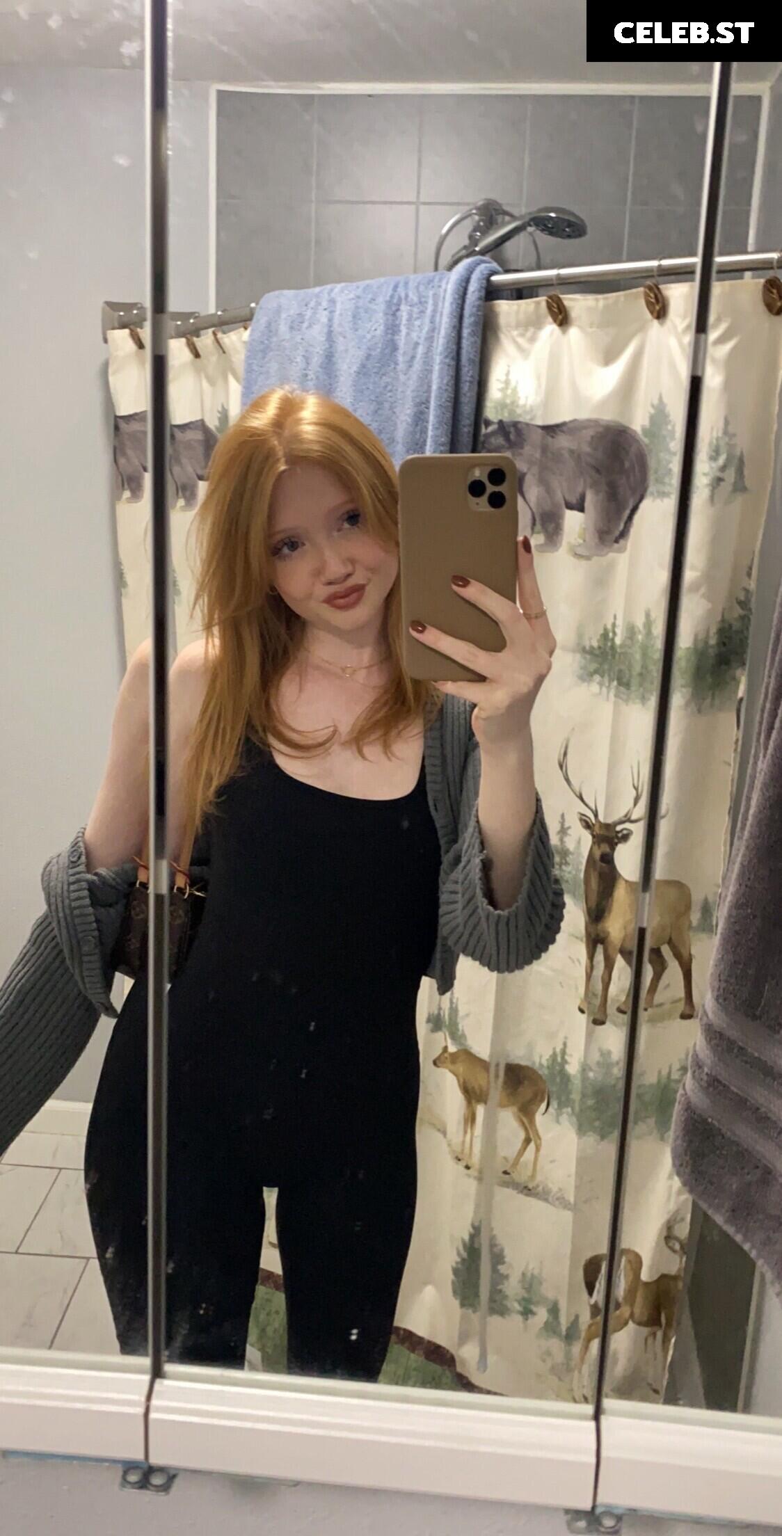 Makenna Kelly / Lifewithmak Image 3545998