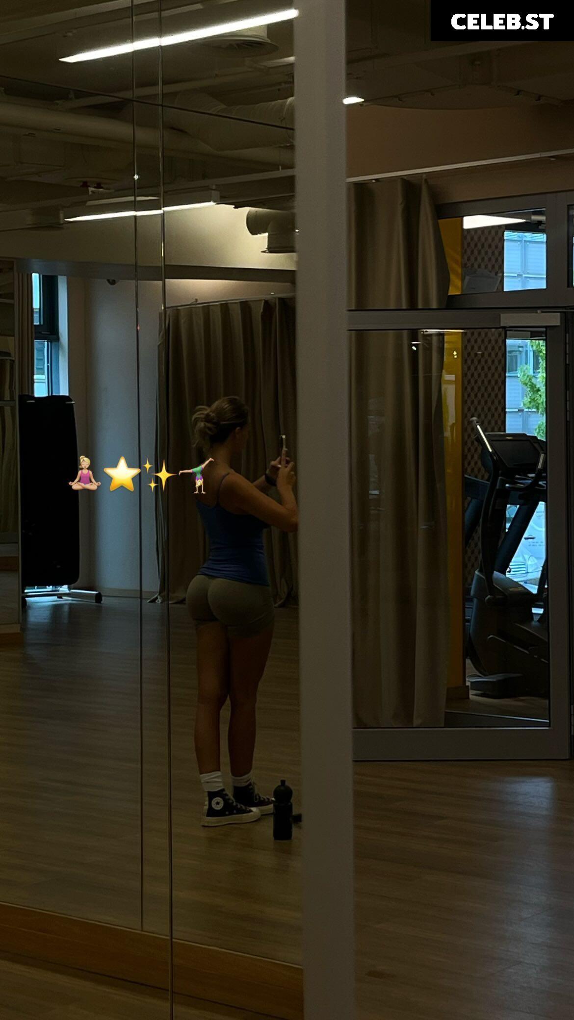 ellyy.ann / elly.ann / elly Image 3543739