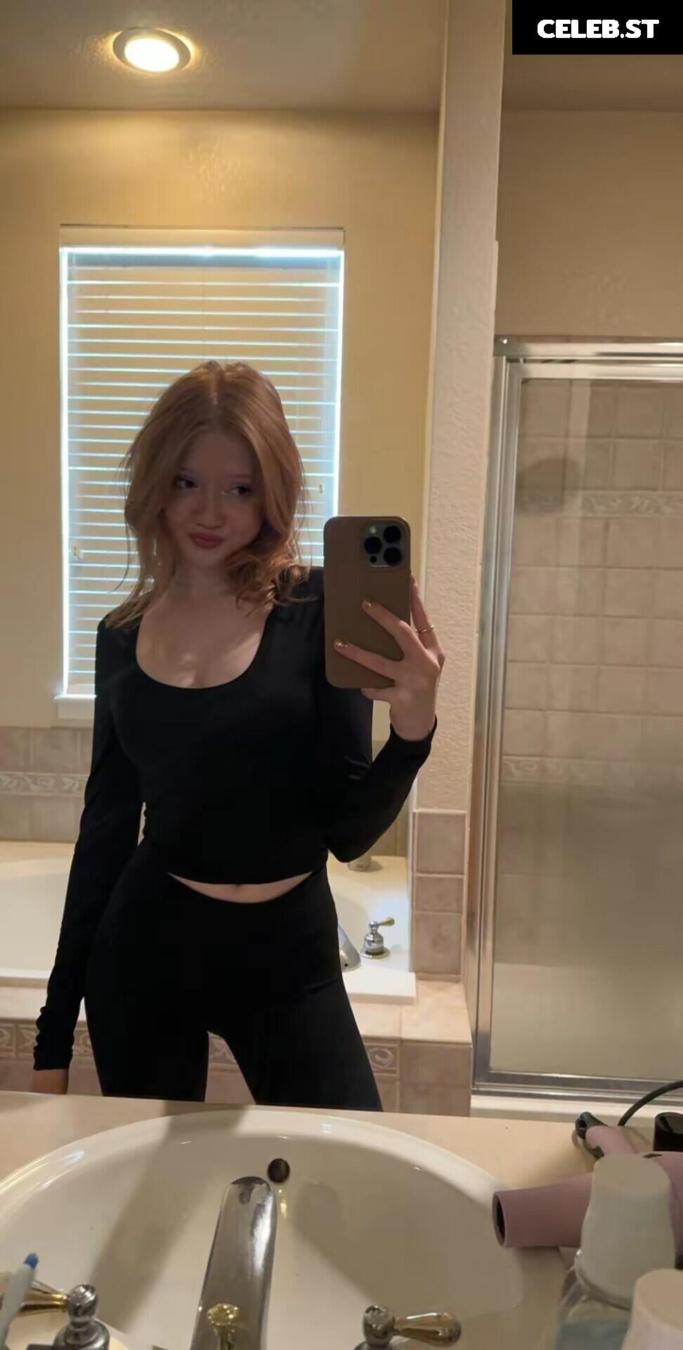 Makenna Kelly / Lifewithmak Image 3549554