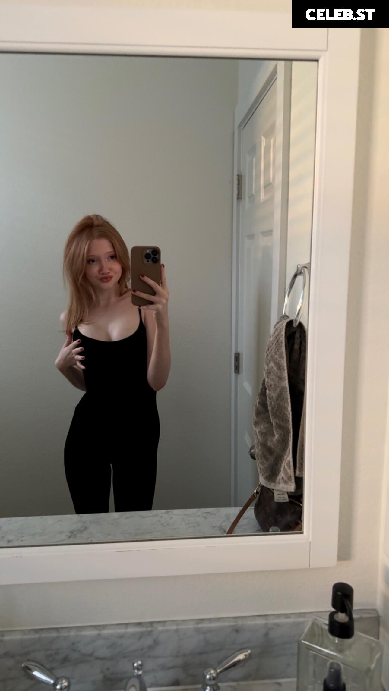 Makenna Kelly / Lifewithmak Image 3549791