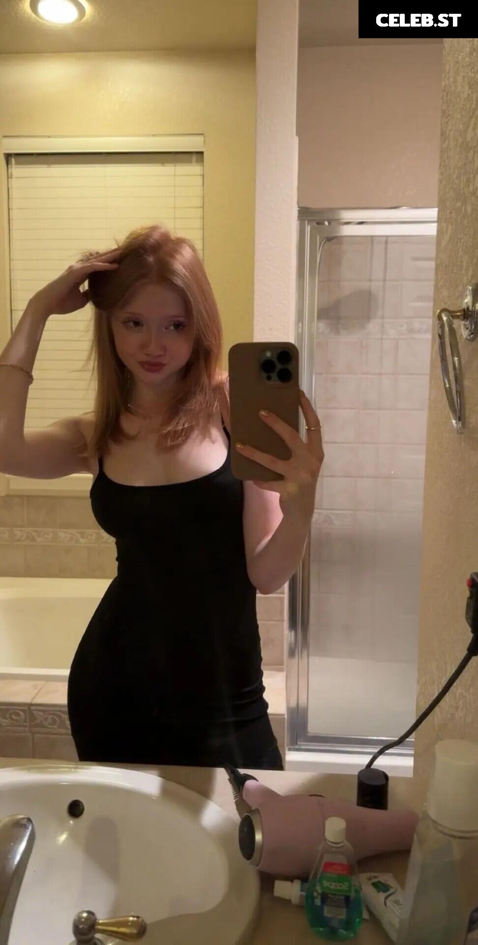 Makenna Kelly / Lifewithmak Image 3549760