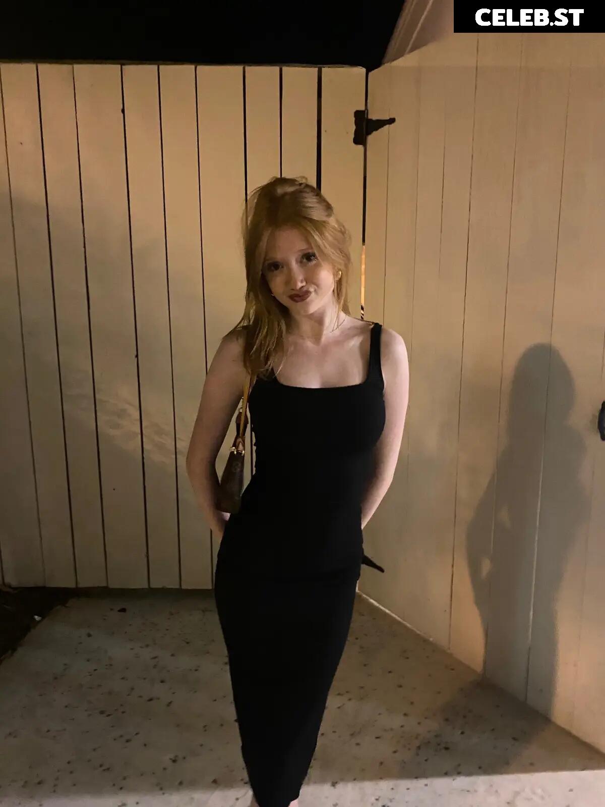 Makenna Kelly / Lifewithmak Image 3548390
