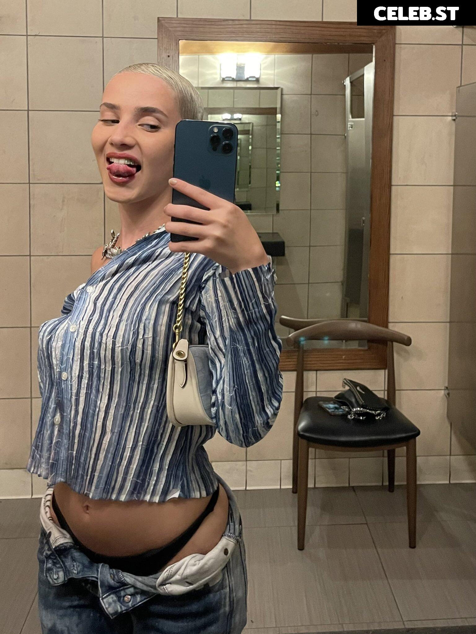 Daisy Delancey Image 3536311