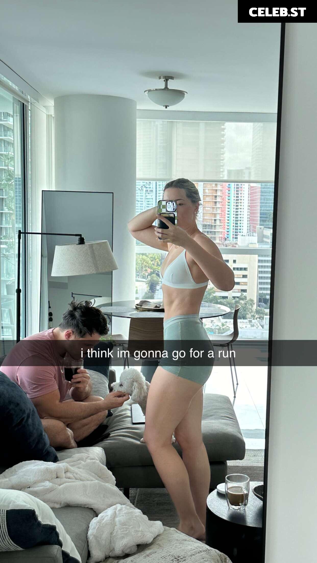 Pineapplebrat / Alice Klomp Image 3534205