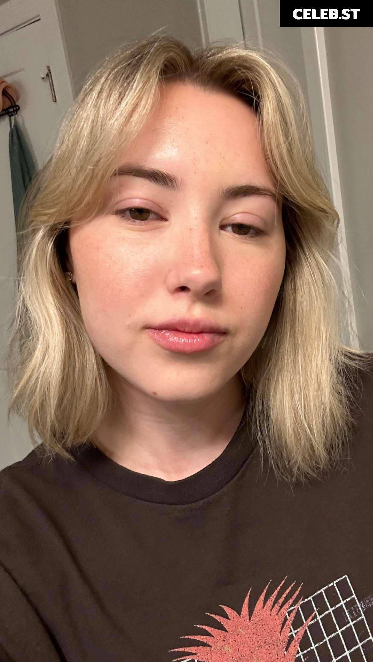 Pineapplebrat / Alice Klomp Image 3531820